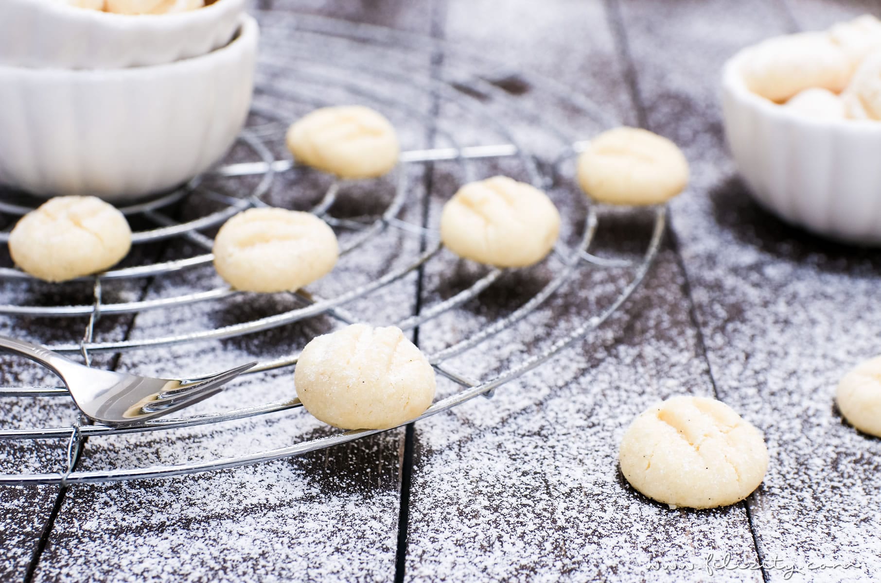 veganes Plätzchen-Rezept: Schneeflöckchen – Ultrazarte Weihnachts-Plätzchen | Filizity.com | Food-Blog aus Koblenz #plätzchen #keks #weihnachten #advent #vegan