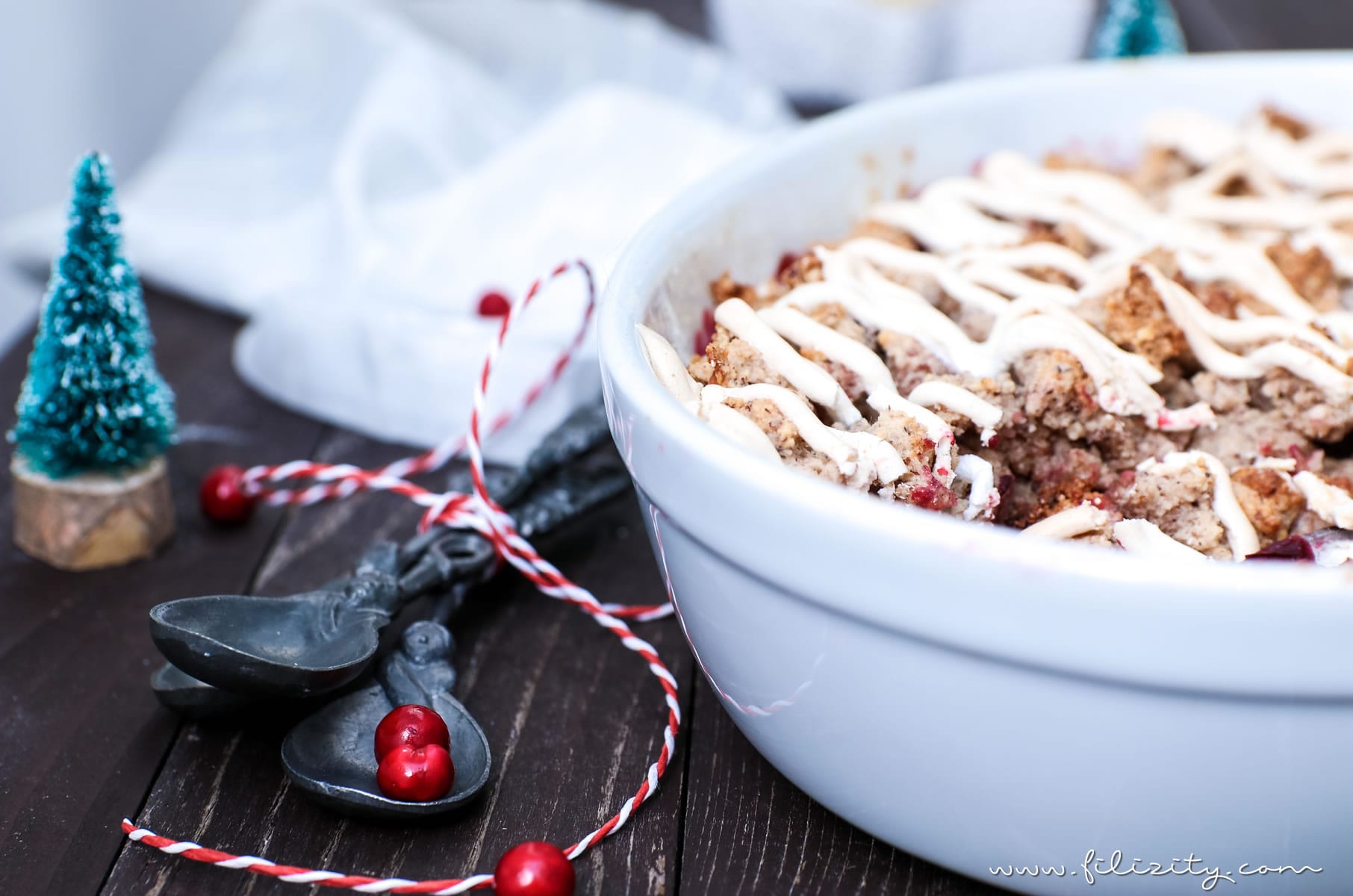 Rezept für Weihnachts-Crumble mit Cranberries und Zimtsterne-Streuseln | Filizity.com | Food-Blog aus dem Rheinland #dessert #weihnachten #zimtsterne #plätzchen