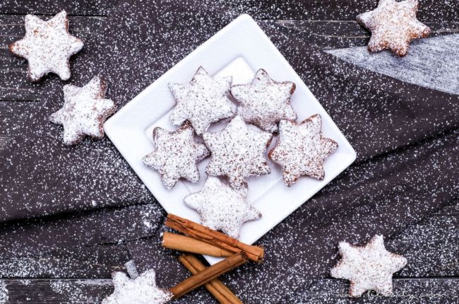 Rezept für Weihnachts-Krapfen – zimtige Hefeteig-Sterne - Weihnachts- und Karnevalsgebäck in einem | Filizity.com | Food-Blog aus dem Rheinland #karneval #krapfen #weihnachten