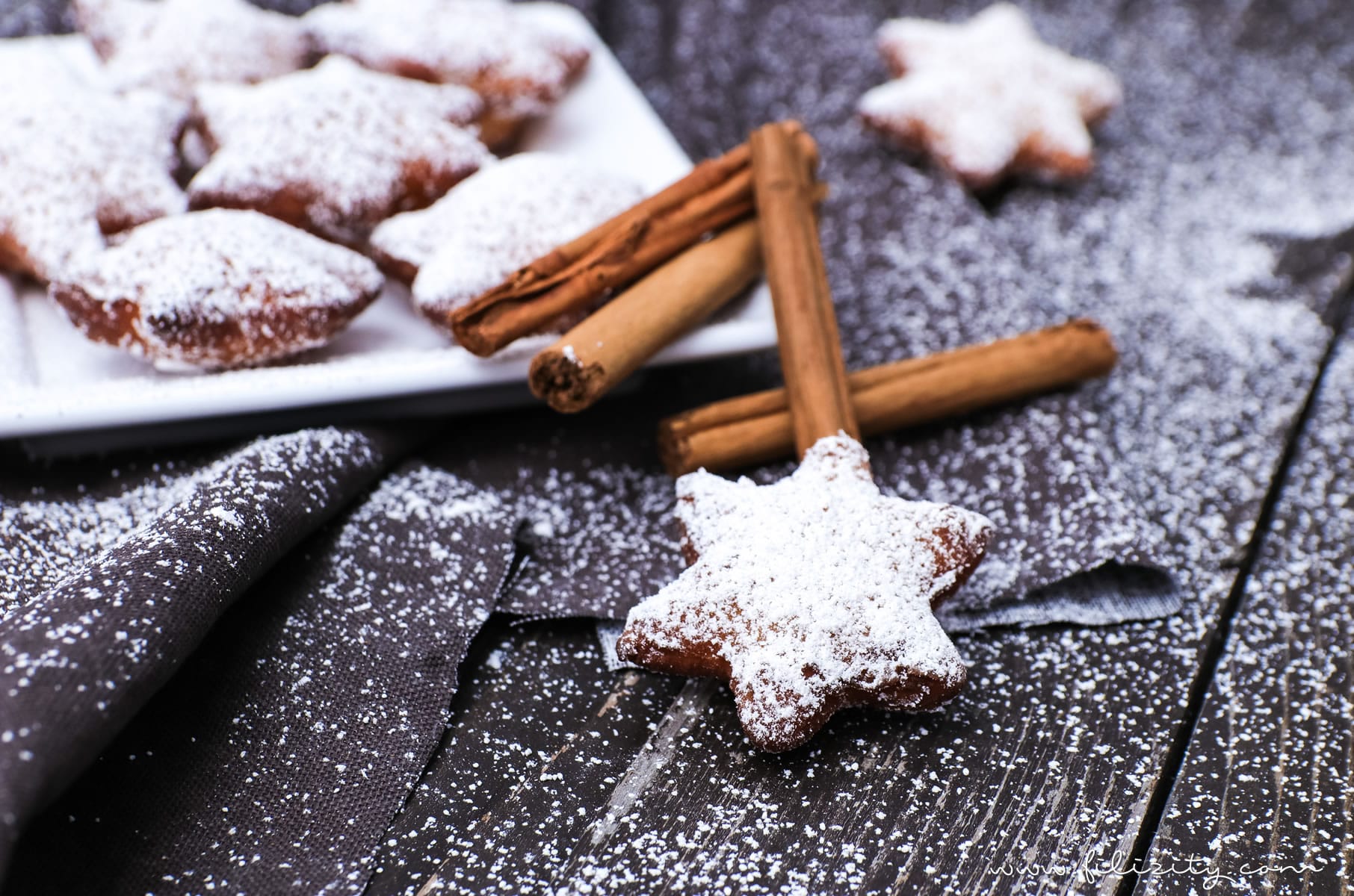 Rezept für Weihnachts-Krapfen – zimtige Hefeteig-Sterne - Weihnachts- und Karnevalsgebäck in einem | Filizity.com | Food-Blog aus dem Rheinland #karneval #krapfen #weihnachten