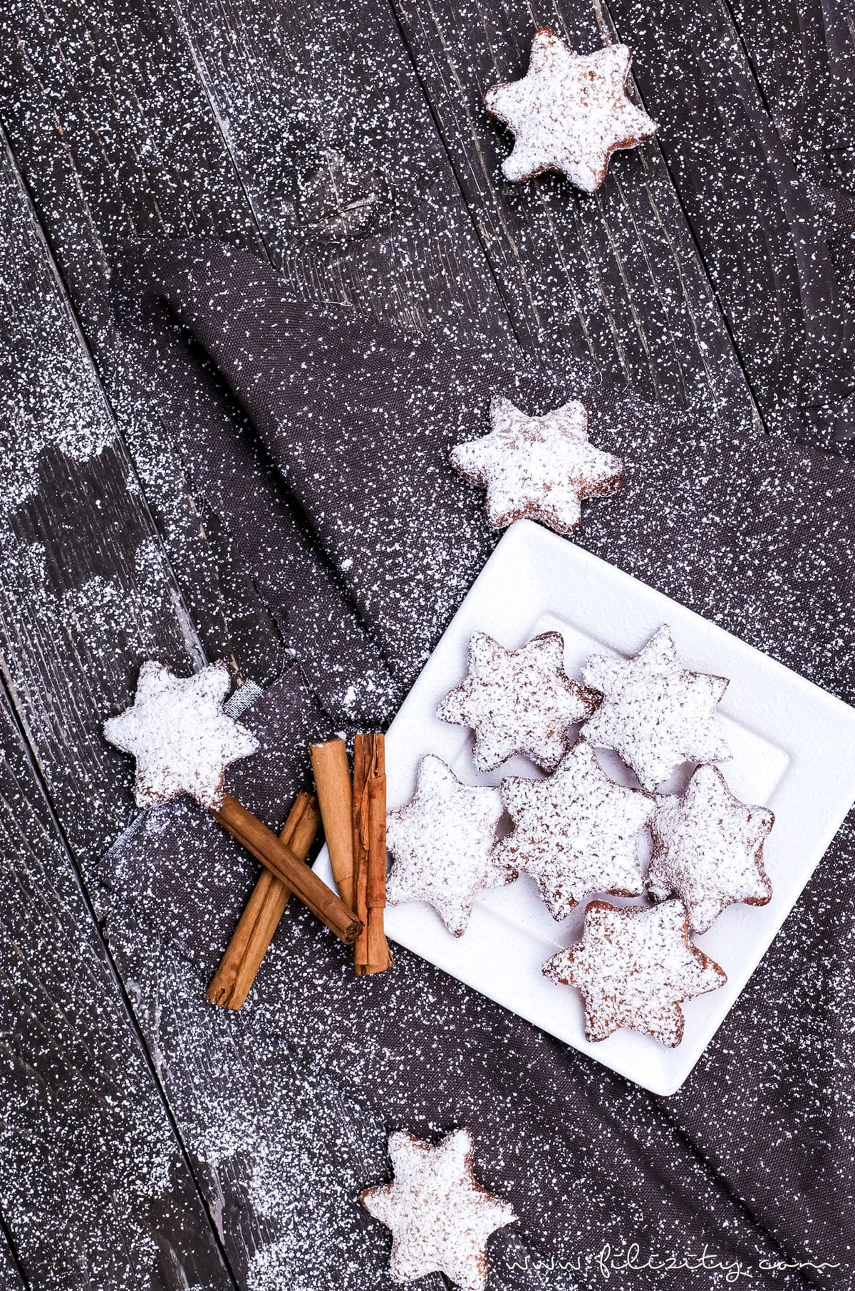 Rezept für Weihnachts-Krapfen – zimtige Hefeteig-Sterne - Weihnachts- und Karnevalsgebäck in einem | Filizity.com | Food-Blog aus dem Rheinland #karneval #krapfen #weihnachten