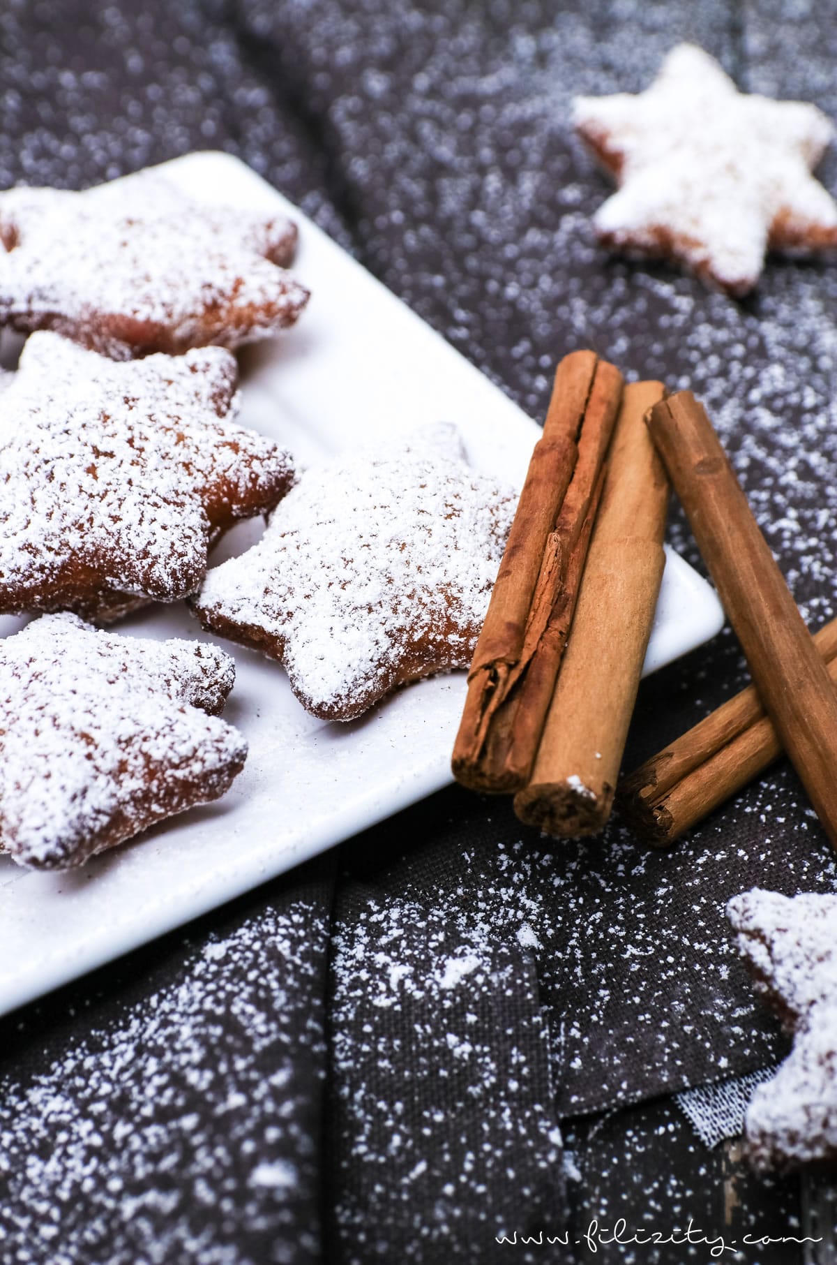 Rezept für Weihnachts-Krapfen – zimtige Hefeteig-Sterne - Weihnachts- und Karnevalsgebäck in einem | Filizity.com | Food-Blog aus dem Rheinland #karneval #krapfen #weihnachten