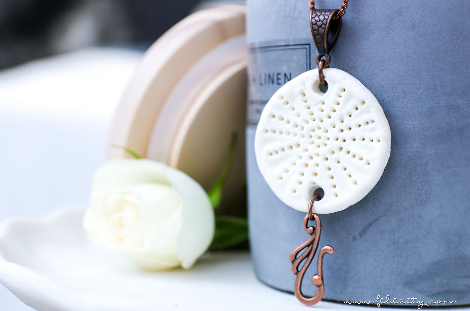 Schmuck selber machen: DIY Halskette mit Katporzellan-Anhänger - perfekt als Geschenkidee | Filizitiy.com | DIY-Blog aus dem Rheinland #kaltporzellan #boho