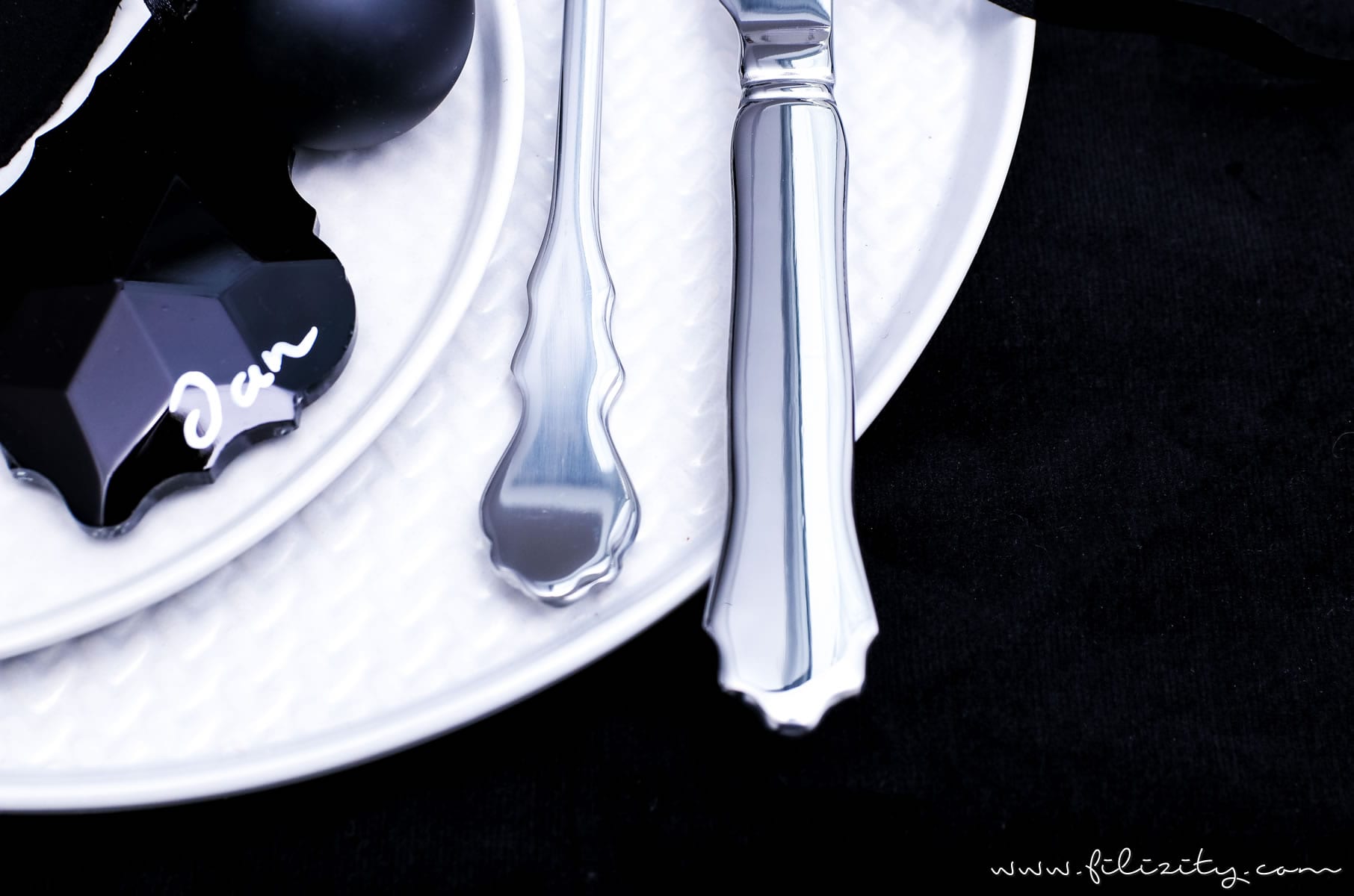 Black&White Party- und Tischdeko für Silvester | Filizity.com | Interior-Blog aus dem Rheinland #silvester #nye #deko