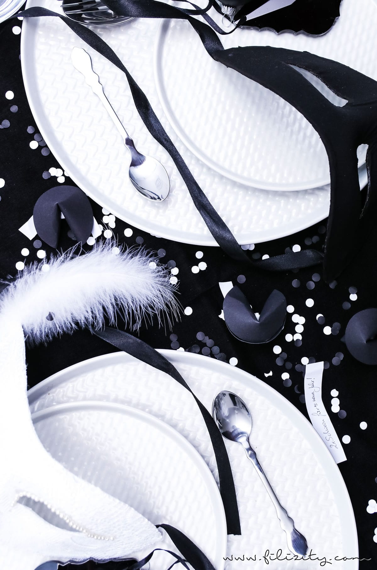 Black&White Party- und Tischdeko für Silvester | Filizity.com | Interior-Blog aus dem Rheinland #silvester #nye #deko