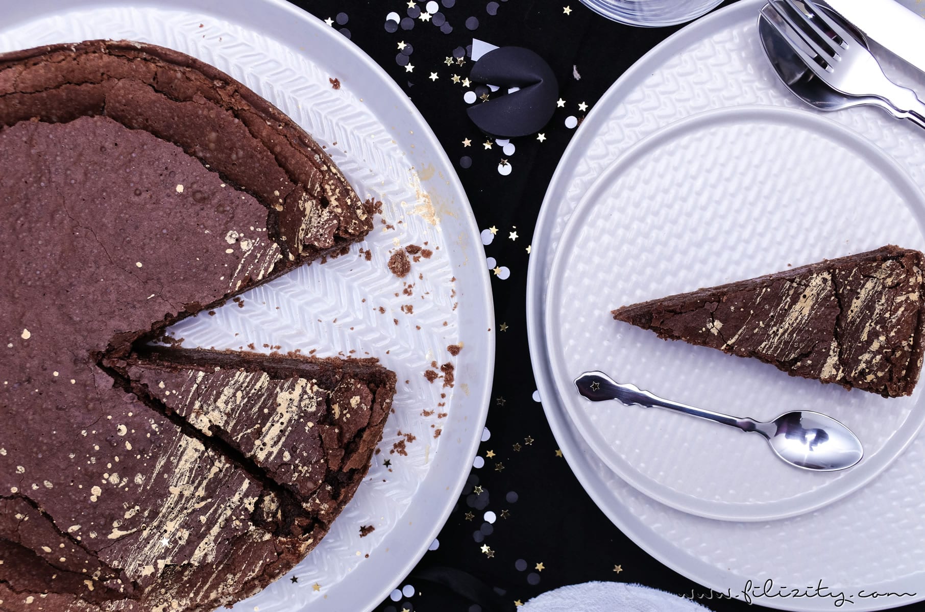 Silvester-Dessert Rezept: Mississippi Mud Pie mit Gold-Dekor backen für Schokoholics | Filizity.com | Food-Blog aus dem Rheinland #nomatterwhatthequestionischocolateistheanswer #silvester #nye #dessert