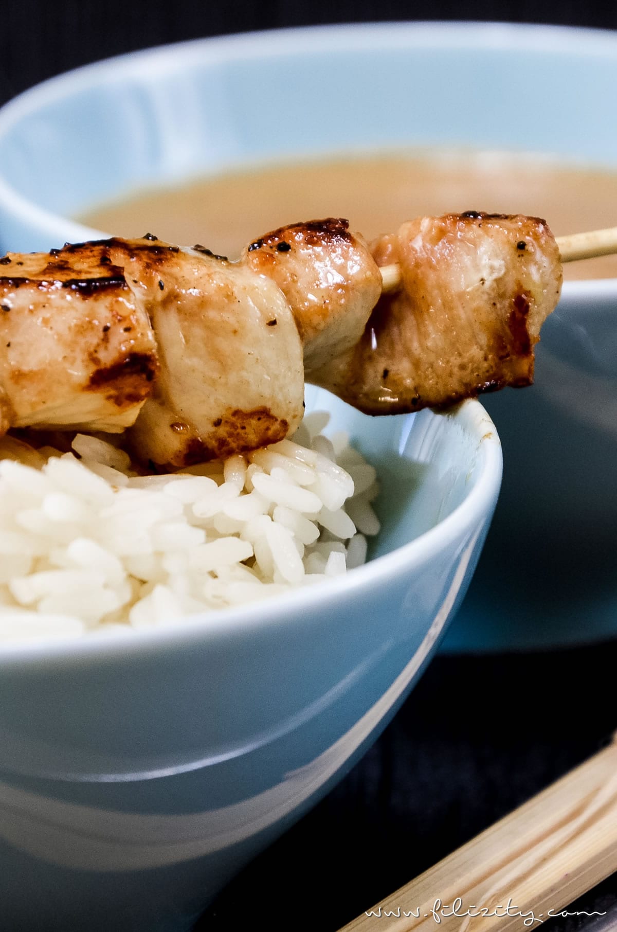 Asiatisches Rezept für Hähnchen-Spieße (Sate) mit Erdnuss-Soße | Filizity.com | Food-Blog aus dem Rheinland #sate #grillen