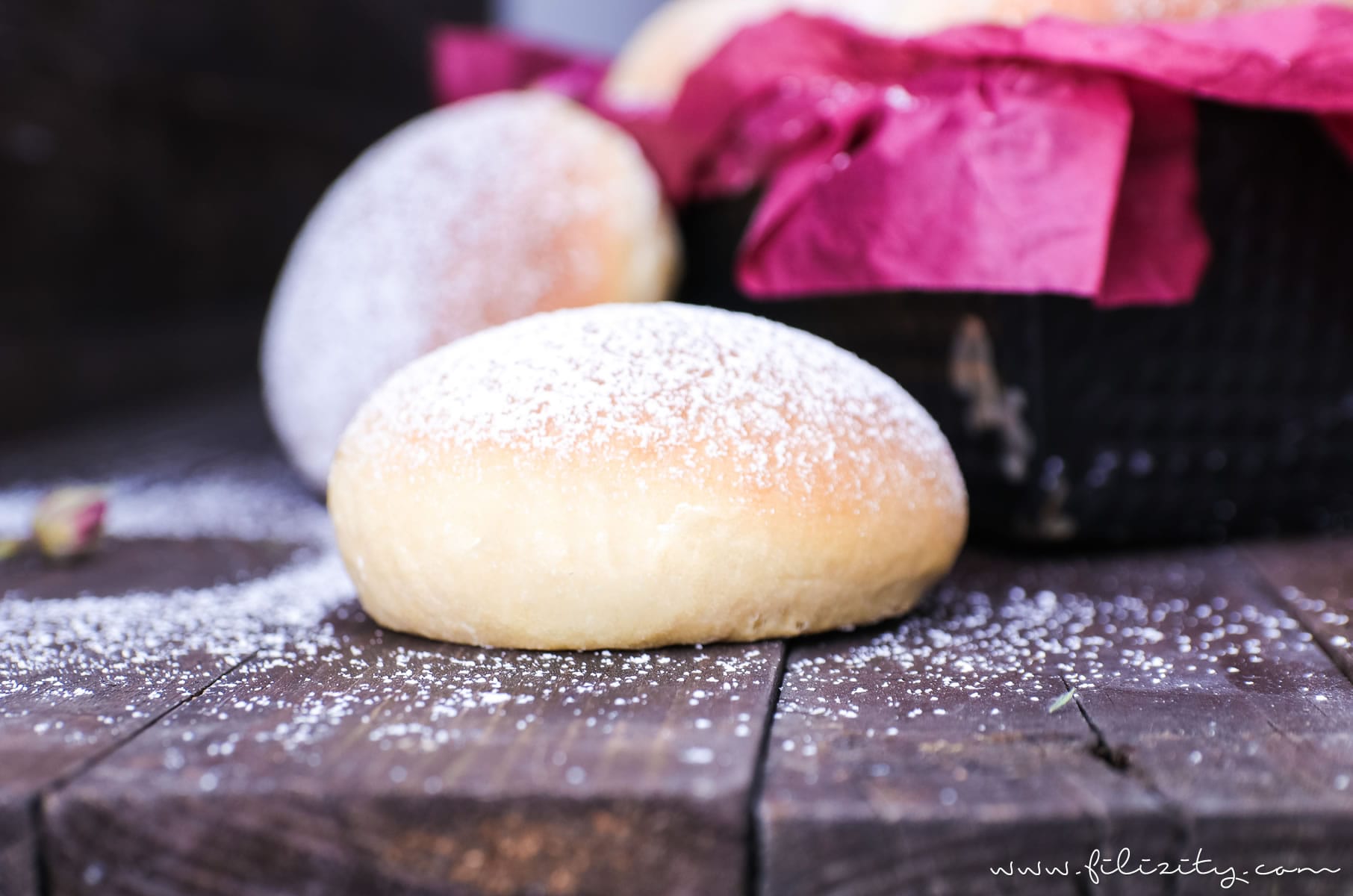 Ofenberliner mit Pistazienfüllung - Leichtes Krapfen-Rezept für die Faschingzeit | Filizity.com | Food-Blog aus dem Rheinland #karneval #fasching #berliner #krapfen #helau #alaaf