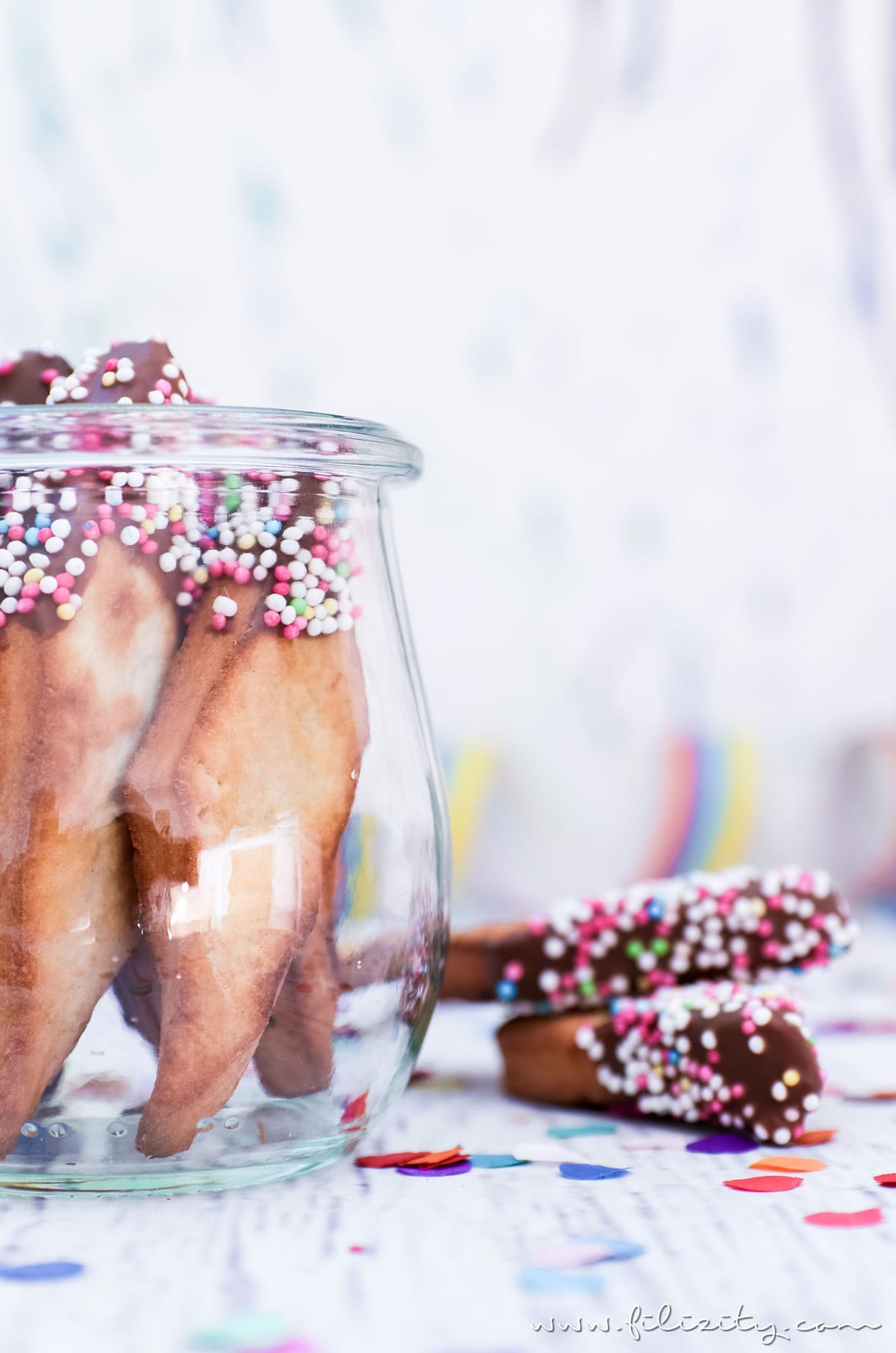 Schnelles Karnevals-Rezept: Schmalzgebäck wie Chiacchere mit Schokolade und „Konfetti“ | Filizity.com | Food-Blog aus dem Rheinland #karneval #fasching #helau #alaaf
