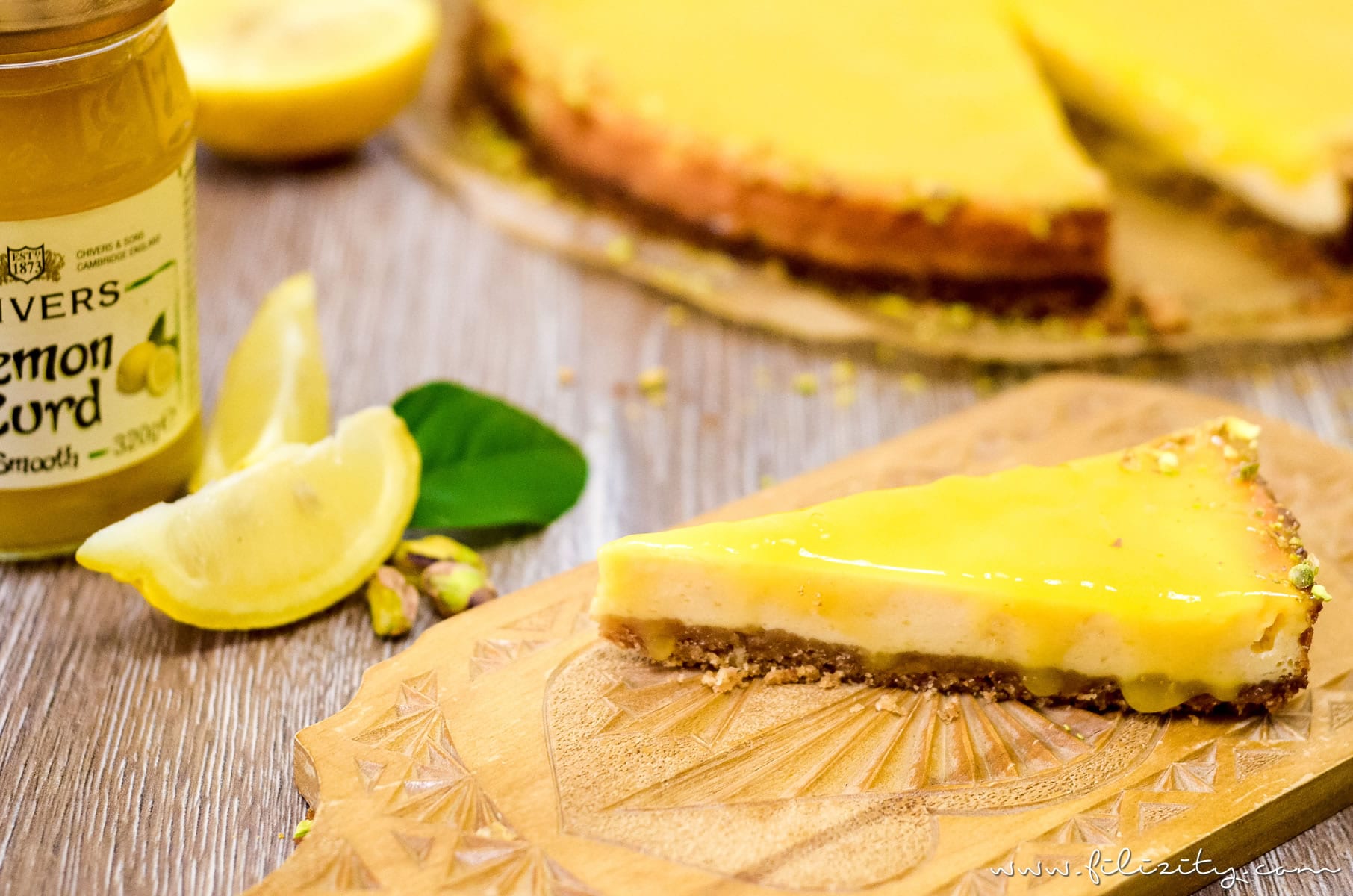 Rezept: Lemon Curd Cheesecake - Sommerfrischer Käsekuchen mit Zitronencreme | Filizity.com | Food-Blog aus dem Rheinland #cheesecake #käsekuchen #lemoncurd