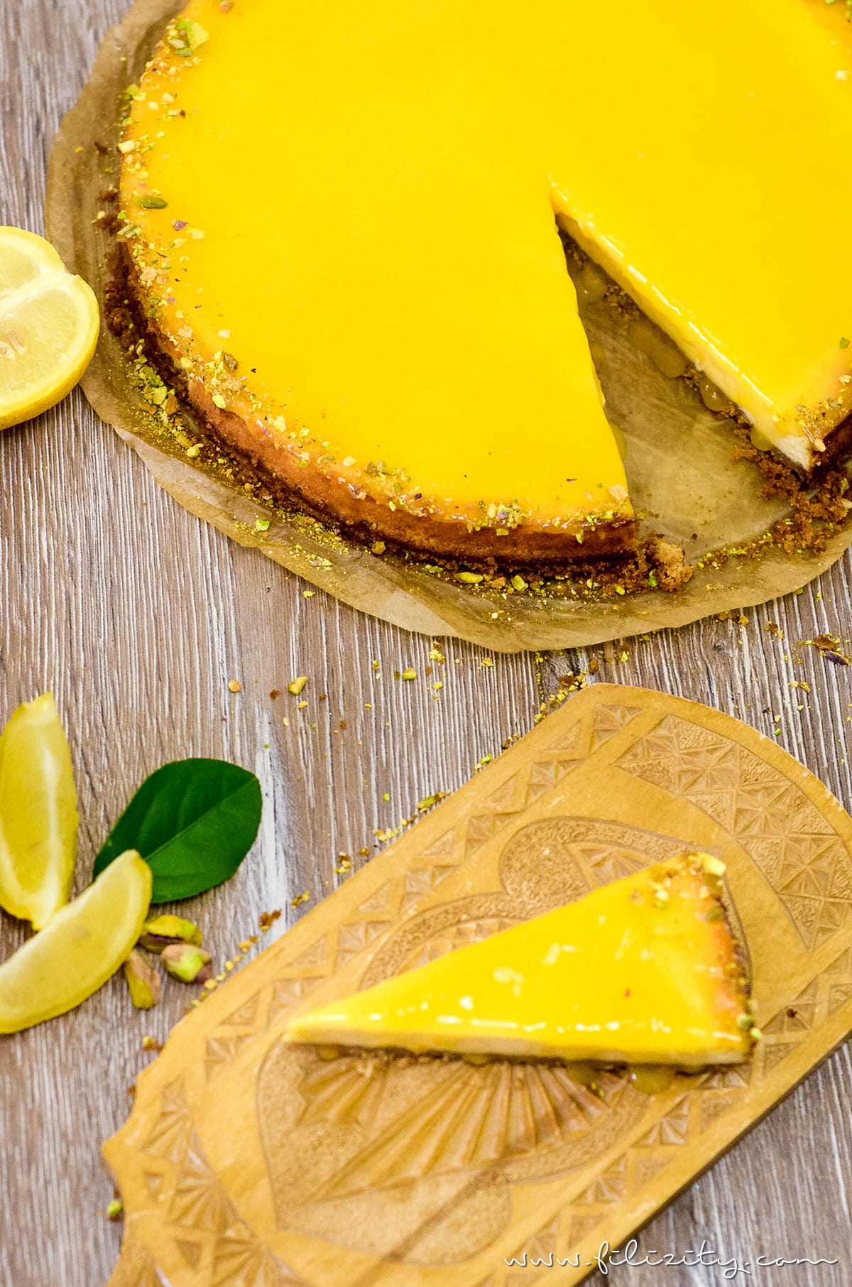 Rezept: Lemon Curd Cheesecake - Sommerfrischer Käsekuchen mit Zitronencreme | Filizity.com | Food-Blog aus dem Rheinland #cheesecake #käsekuchen #lemoncurd