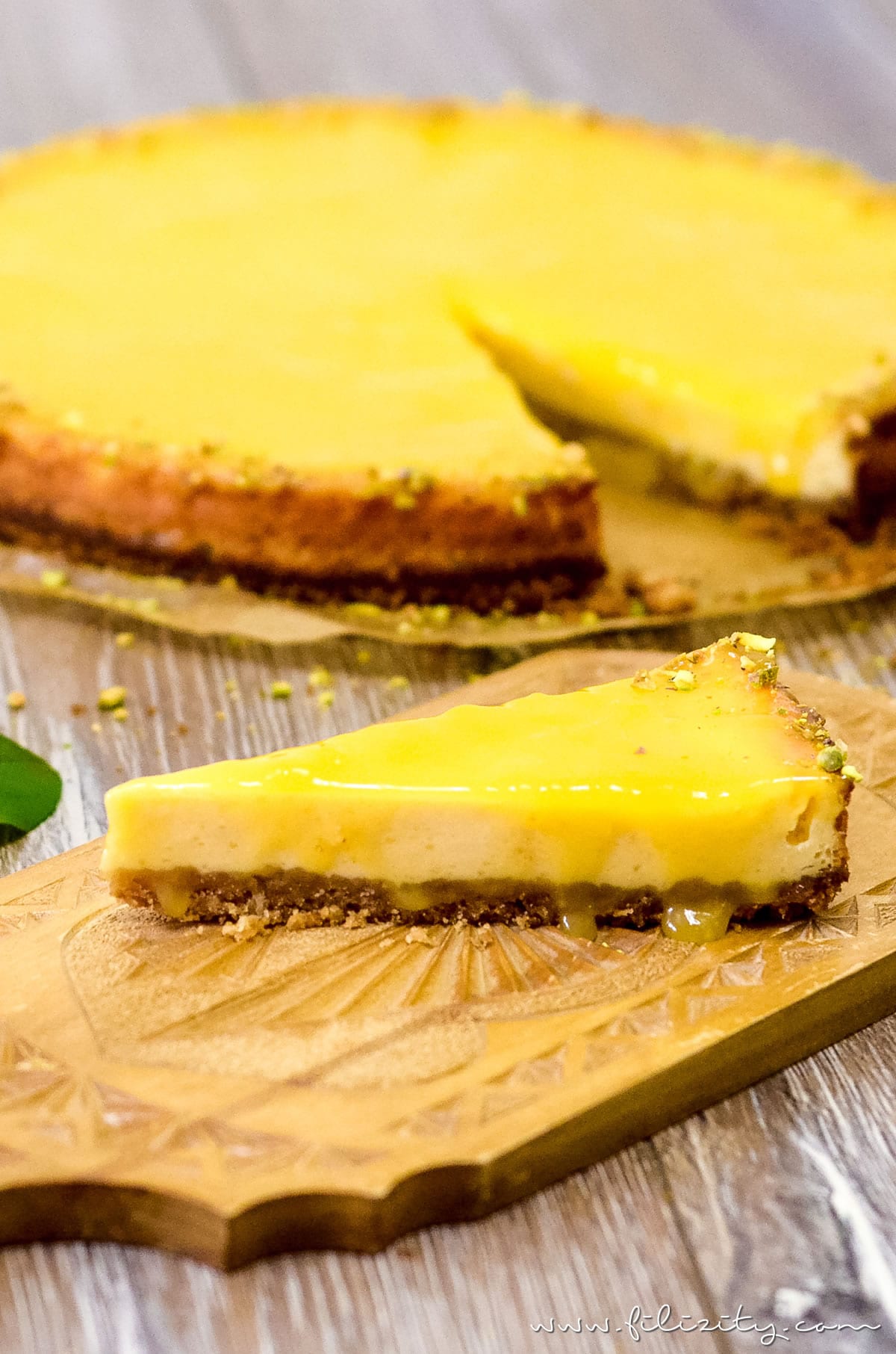 Rezept: Lemon Curd Cheesecake - Sommerfrischer Käsekuchen mit Zitronencreme | Filizity.com | Food-Blog aus dem Rheinland #cheesecake #käsekuchen #lemoncurd
