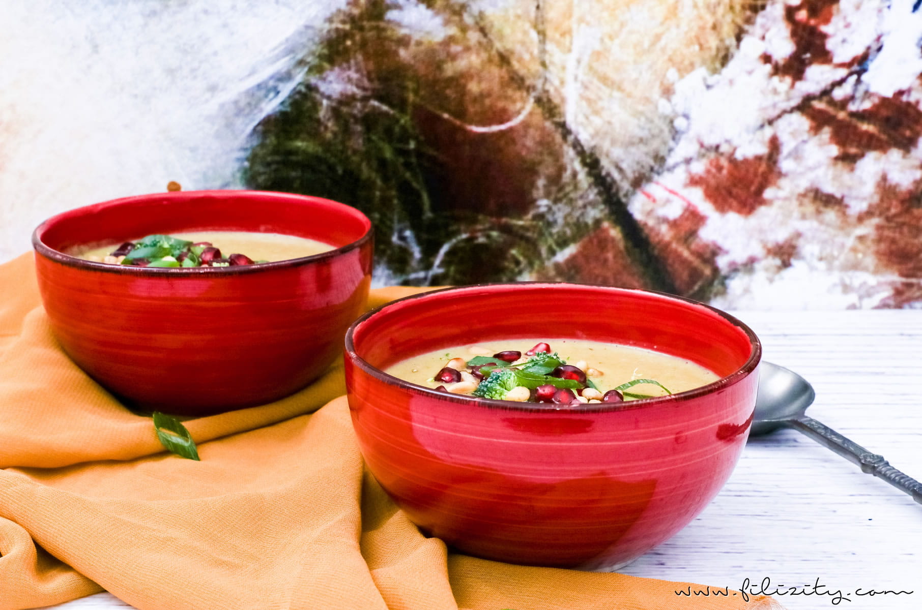 Orientalische Brokkoli-Suppe mit Ingwer, Kokos und Granatapfel | Veganes Rezept für Vorspeise oder Hauptgericht | Filizity.com | Food-Blog aus dem Rheinland #vegan #gesund #soulfood