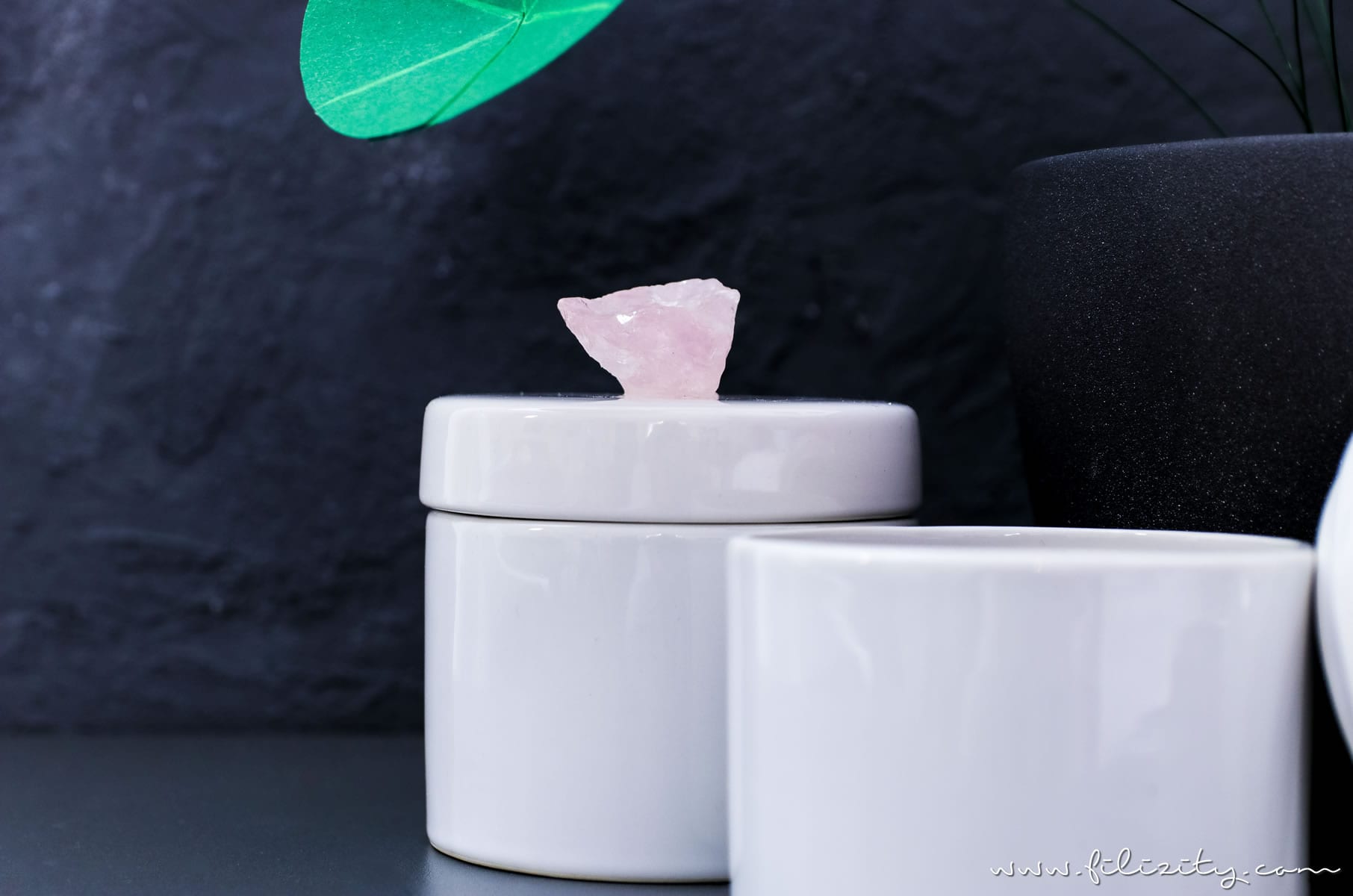 Luxus-Deko selber machen: DIY Porzellan Aufbewahrungsdosen mit Kristalldeckel schnell & günstig selbst gemacht | Filizity.com | DIY-Blog aus dem Rheinland #luxus #deko