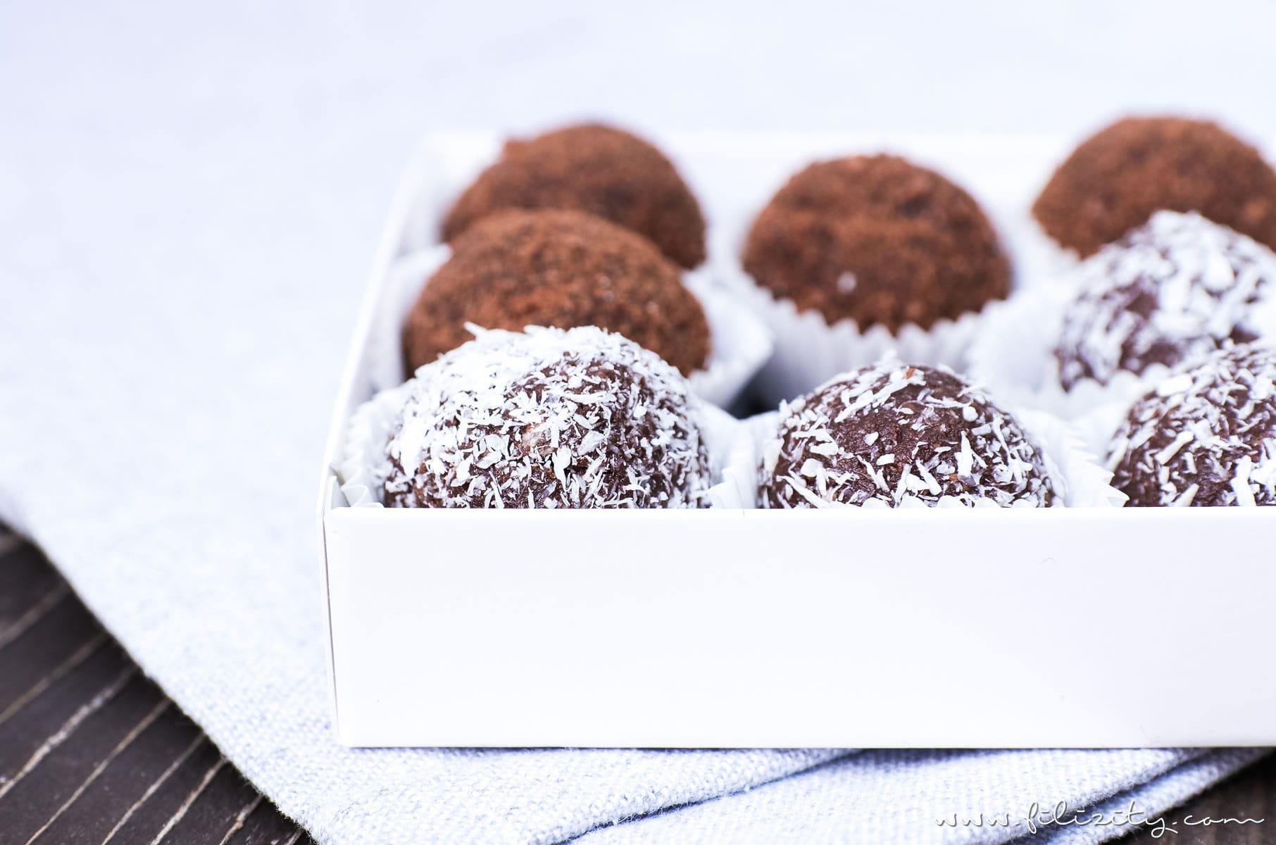 5-Minuten-Pralinen: Rezept für Nutella-Butterkeks-Trüffel mit Kokos | Geschenke aus der Küche | Filizity.com | Food-Blog aus dem Rheinland #nutella #schokolade #pralinen