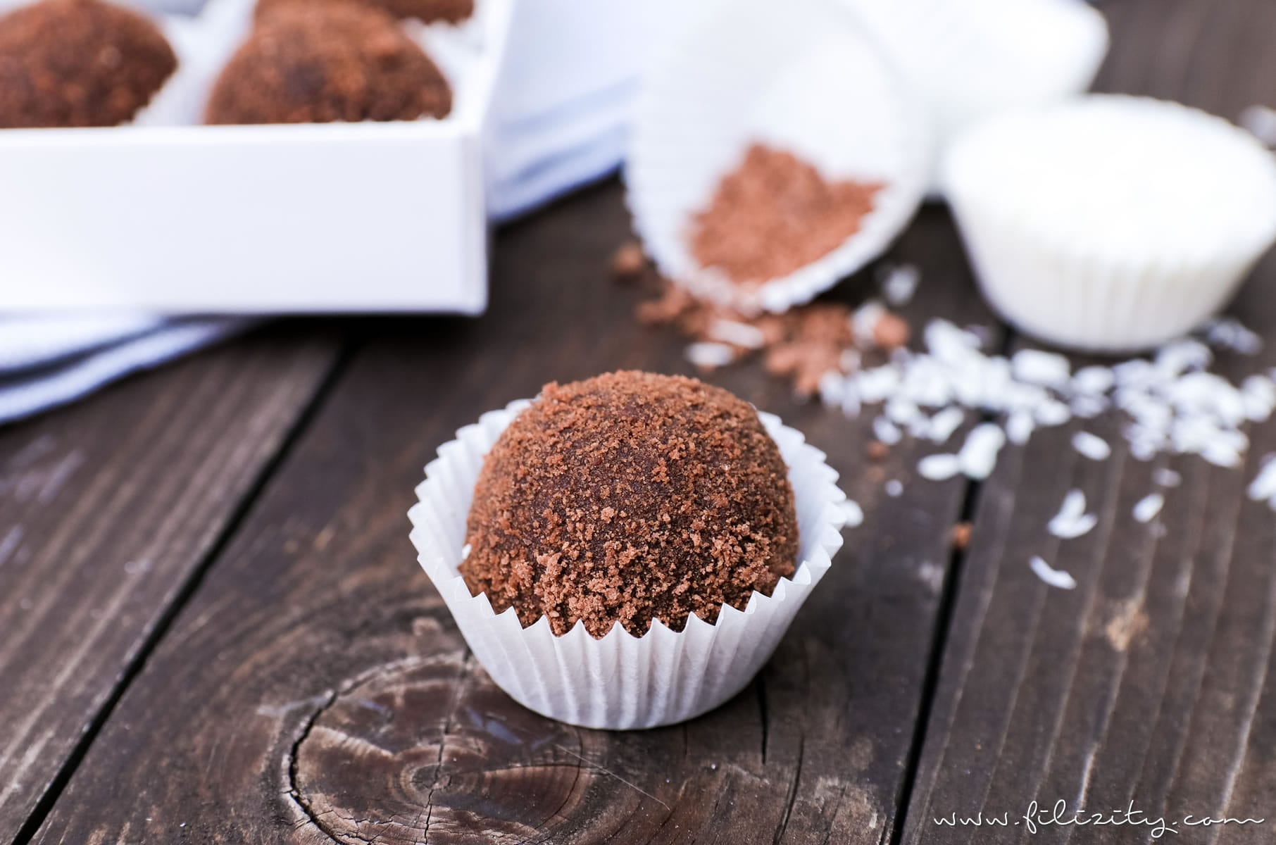 5-Minuten-Pralinen: Rezept für Nutella-Butterkeks-Trüffel mit Kokos | Geschenke aus der Küche | Filizity.com | Food-Blog aus dem Rheinland #nutella #schokolade #pralinen