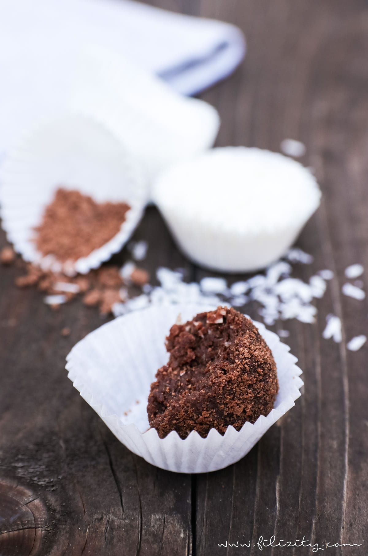 5-Minuten-Pralinen: Rezept für Nutella-Butterkeks-Trüffel mit Kokos | Geschenke aus der Küche | Filizity.com | Food-Blog aus dem Rheinland #nutella #schokolade #pralinen