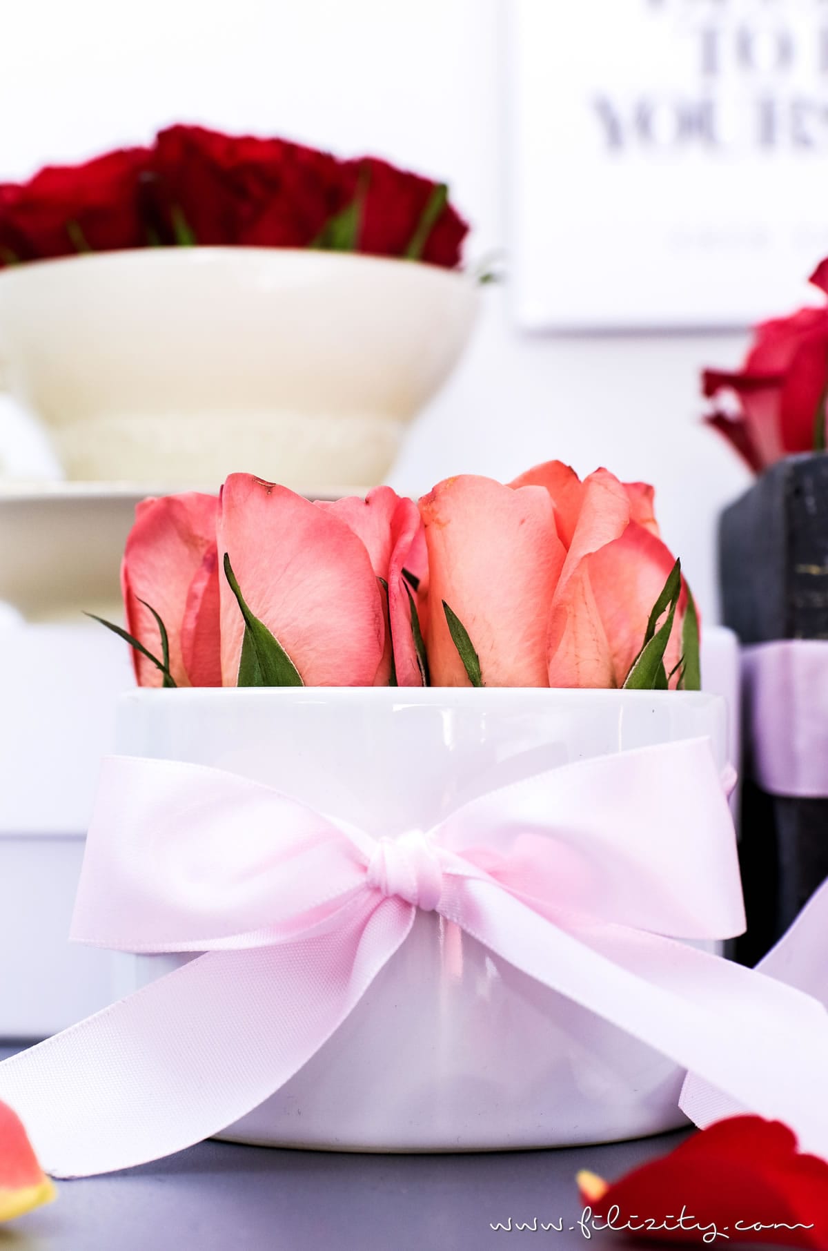 3x Flowerbox selber machen - DIY Geschenkidee für Valentinstag, Muttertag, Geburtstag usw. | DIY Deko mit Blumen | Filizity.com | DIY-Blog aus dem Rheinland #valentinstag #muttertag #geschenkidee #geburtstag #flowerbox