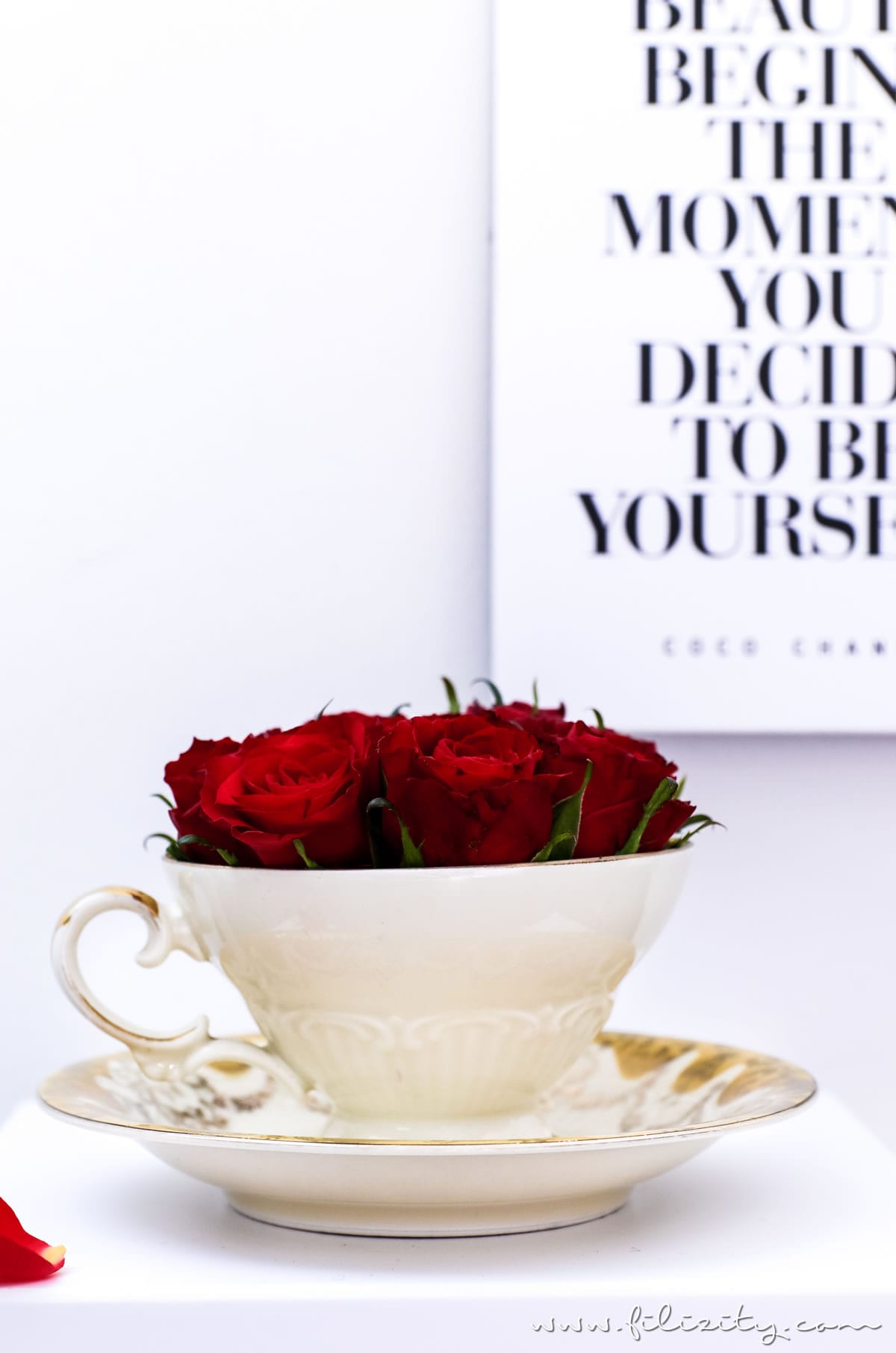 3x Flowerbox selber machen - DIY Geschenkidee für Valentinstag, Muttertag, Geburtstag usw. | DIY Deko mit Blumen | Filizity.com | DIY-Blog aus dem Rheinland #valentinstag #muttertag #geschenkidee #geburtstag #flowerbox