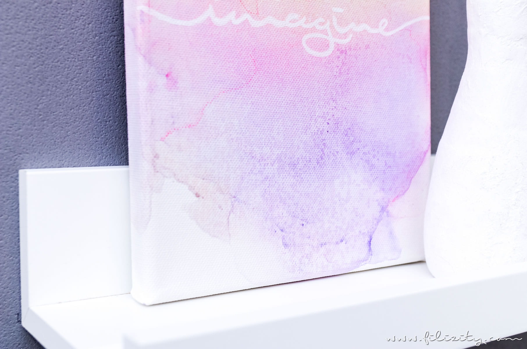 Abstrakte Aquarell-Bilder malen - Schnell & einfach ohne Aquarellfarben | DIY Deko mit Aquarell | Filizity.com | Interior- & DIY-Blog aus dem Rheinland #aquarell #malen #handlettering