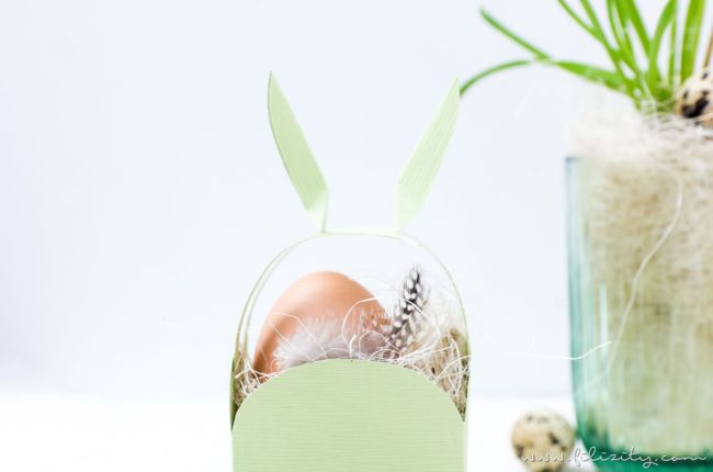 3 DIY Osterdeko Ideen mit Papier selber machen | Osterkorb mit Hasenohren, Osterei-Anhänger, Serviettenringe mit Hasenohren | Filizity.com | DIY-Blog aus dem Rheinland #ostern #osterdeko #artoz