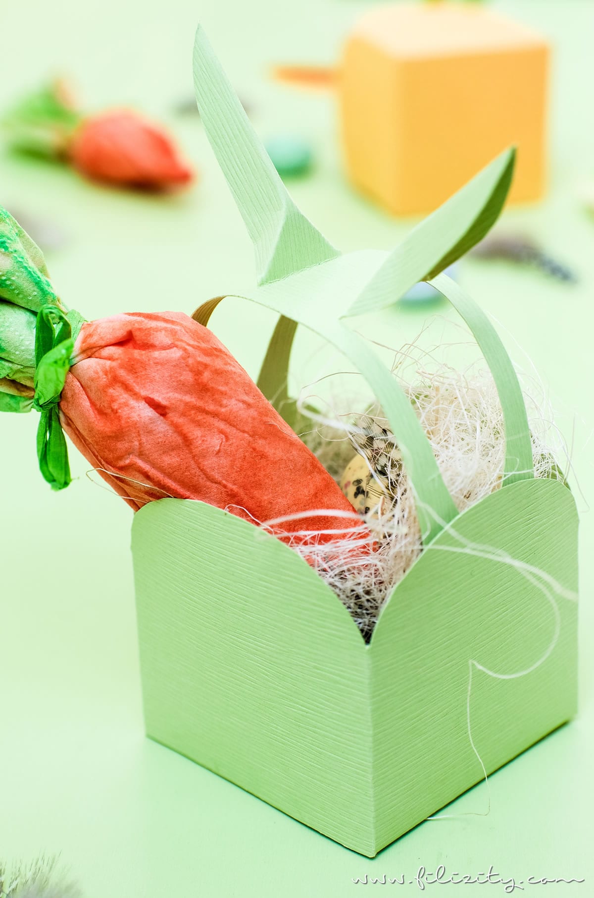 Ostergeschenke verpacken mit DIY Möhrchen-Geschenkverpackung aus Tempo Taschentüchern | Kreative Geschenkverpackung selber machen | Filizity.com | DIY-Blog aus dem Rheinland #tempoworld #tempo #ostern