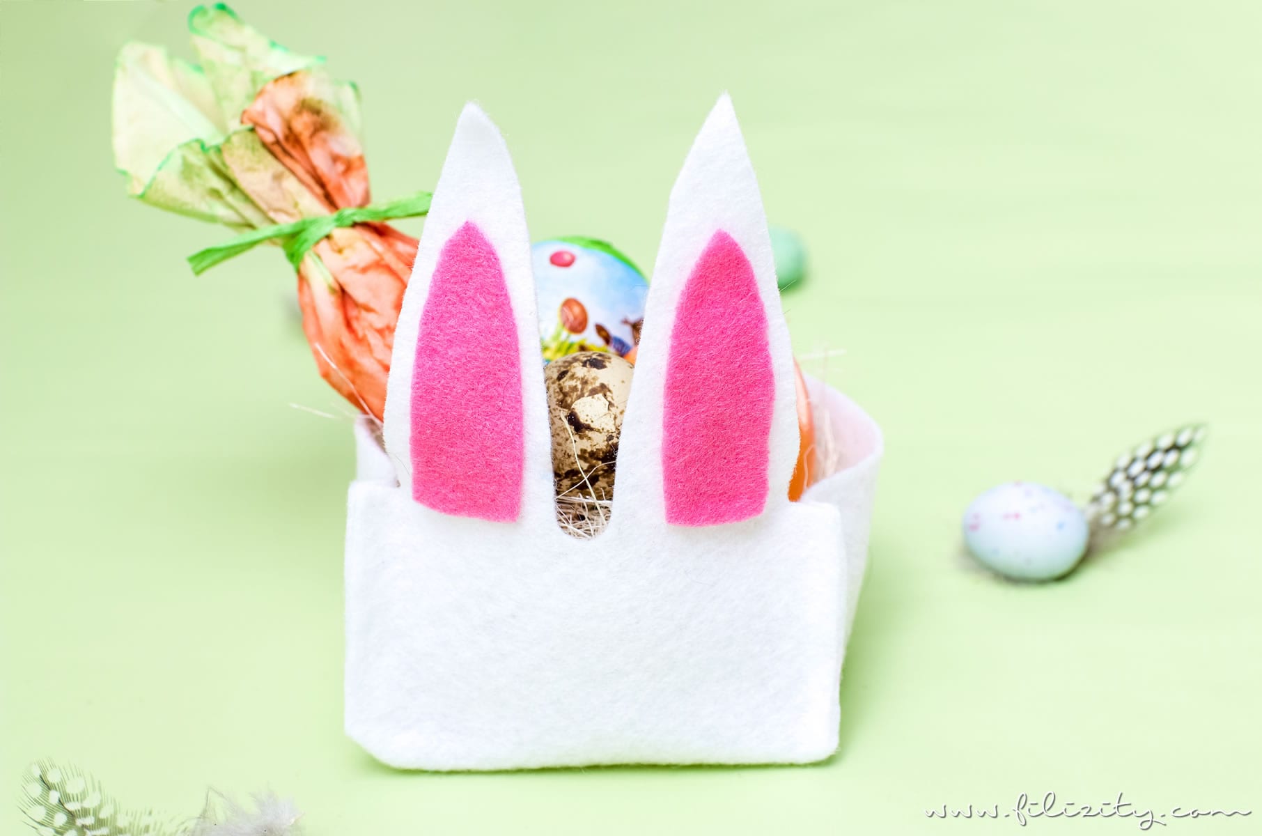 Filz-Osterkorb basteln ohne Nähen | DIY Filzkorb mit Hasenohren (inkl. Schnittmuster) für die Ostereiersuche oder als Osterdeko | Filizity.com | DIY-Blog aus dem Rheinland #ostern #ostergeschenke #osterhase