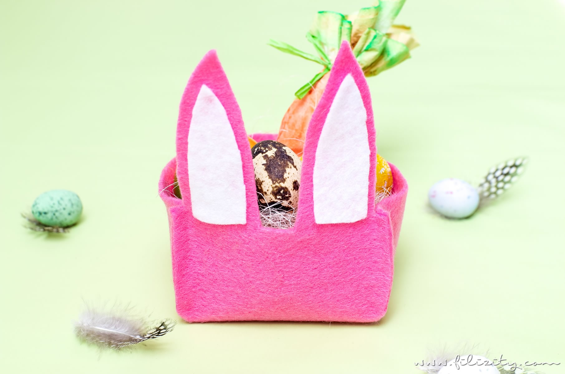 Filz-Osterkorb basteln ohne Nähen | DIY Filzkorb mit Hasenohren (inkl. Schnittmuster) für die Ostereiersuche oder als Osterdeko | Filizity.com | DIY-Blog aus dem Rheinland #ostern #ostergeschenke #osterhase