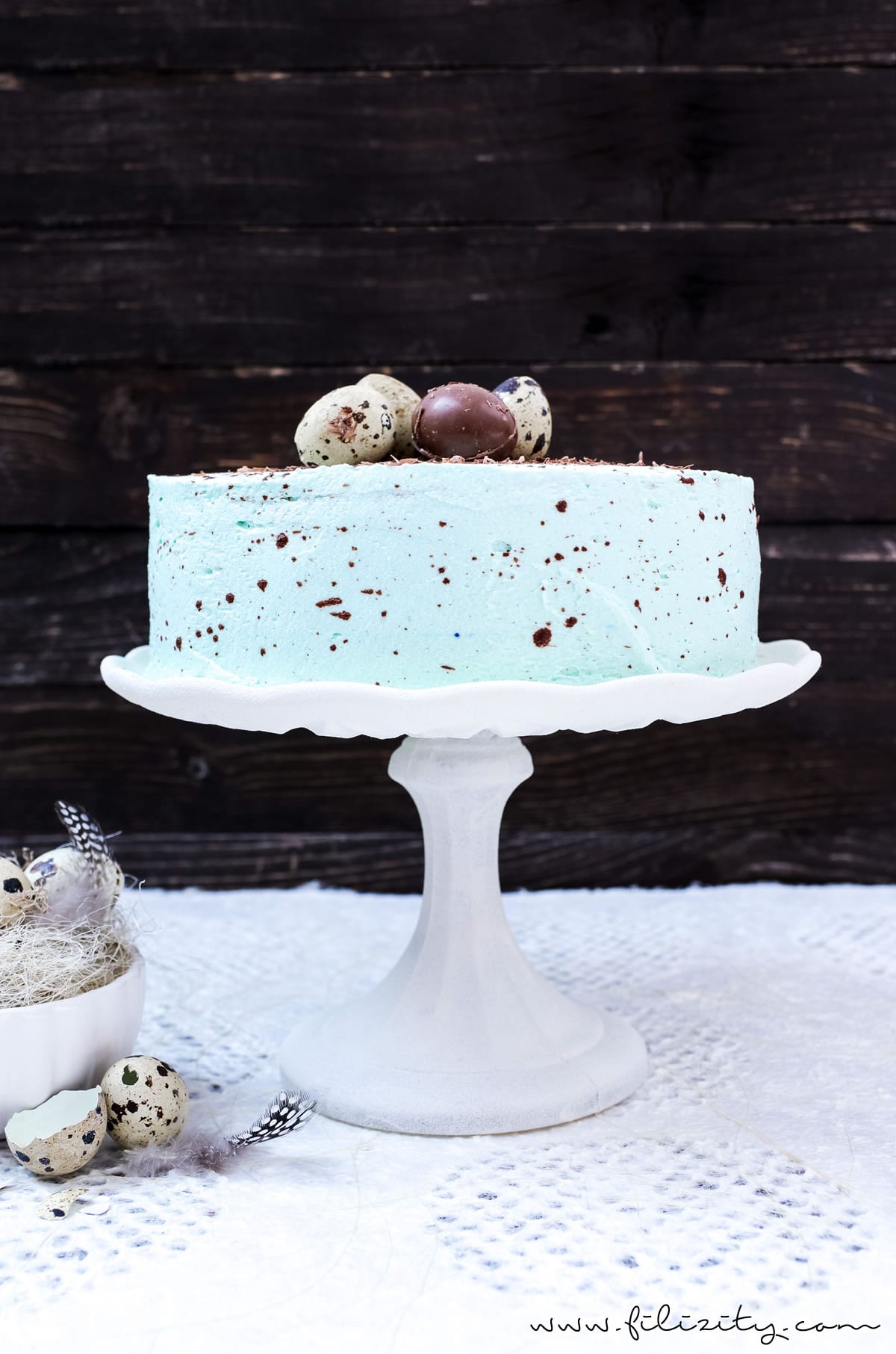 Rezept für eine Gesprenkelte Vanille-Nougat-Torte - perfekt für Ostern | Filizity.com | Food-Blog aus dem Rheinland #ostern #osterrezepte #ostereier