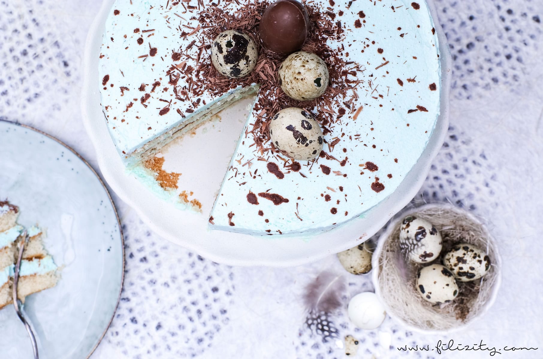 Rezept für eine Gesprenkelte Vanille-Nougat-Torte - perfekt für Ostern | Filizity.com | Food-Blog aus dem Rheinland #ostern #osterrezepte #ostereier