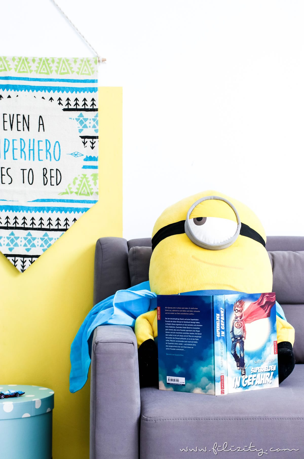 Schone Kinderzimmer Deko Selber Machen So Einfach Wird Aus Einem Kleinen Teppich Ein Susser Superhelden Wimpel Fur Die Wand Einfaches Upcycling Ohne Nahen Filizity Com