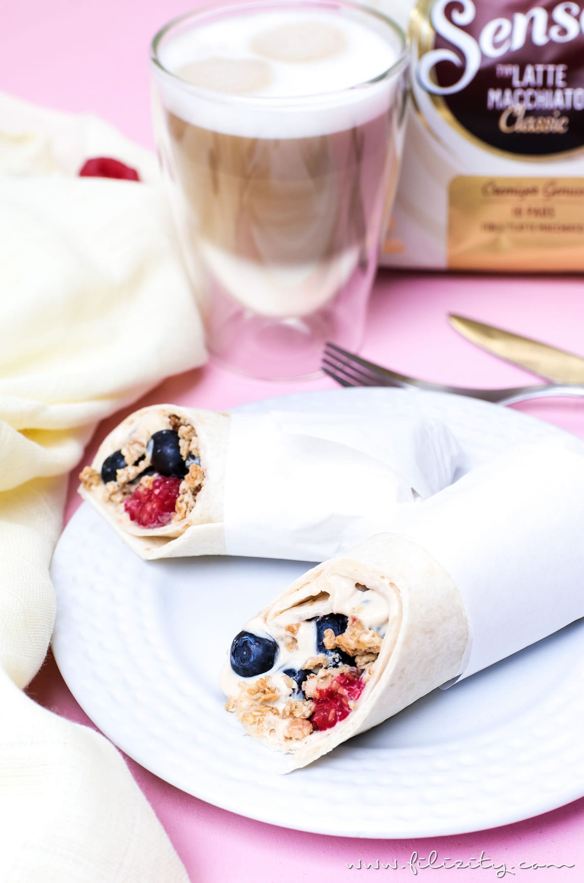 Rezept für Frühstücks-Wraps mit Kaffee-Quark und Beeren - Genussmomente mit SENSEO® + GEWINNSPIEL | Filizity.com | Food-Blog aus dem Rheinland #perfektinjederlage #senseo #lattemacchiato