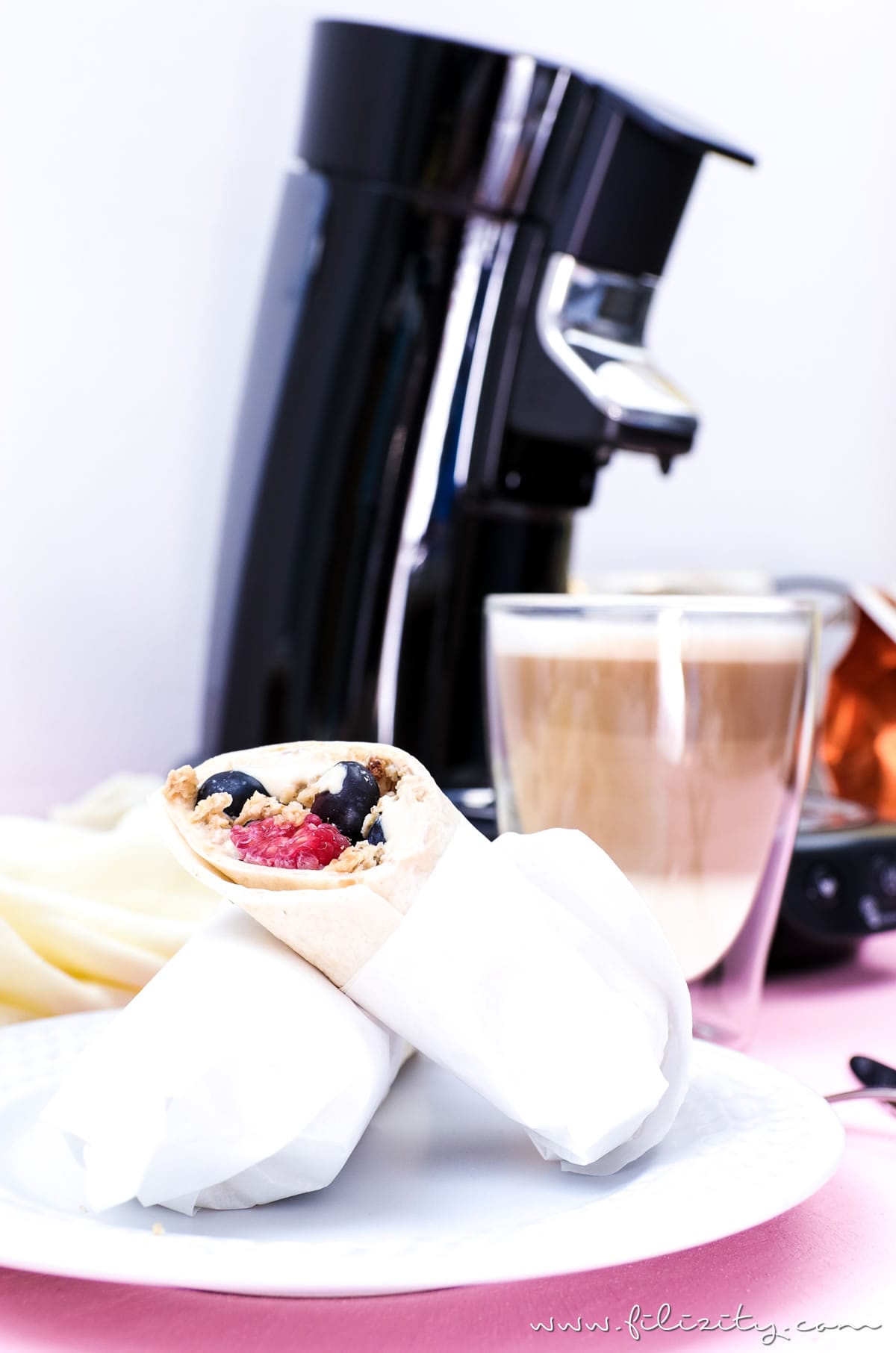 Rezept für Frühstücks-Wraps mit Kaffee-Quark und Beeren - Genussmomente mit SENSEO® + GEWINNSPIEL | Filizity.com | Food-Blog aus dem Rheinland #perfektinjederlage #senseo #lattemacchiato