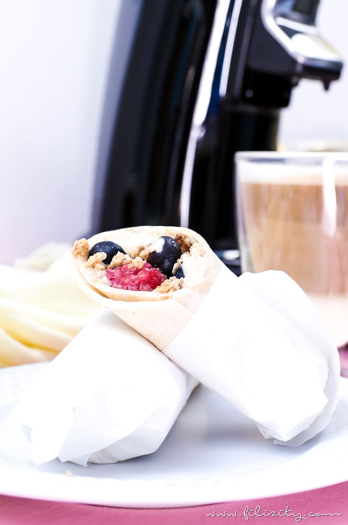 Rezept für Frühstücks-Wraps mit Kaffee-Quark und Beeren - Genussmomente mit SENSEO® + GEWINNSPIEL | Filizity.com | Food-Blog aus dem Rheinland #perfektinjederlage #senseo #lattemacchiato