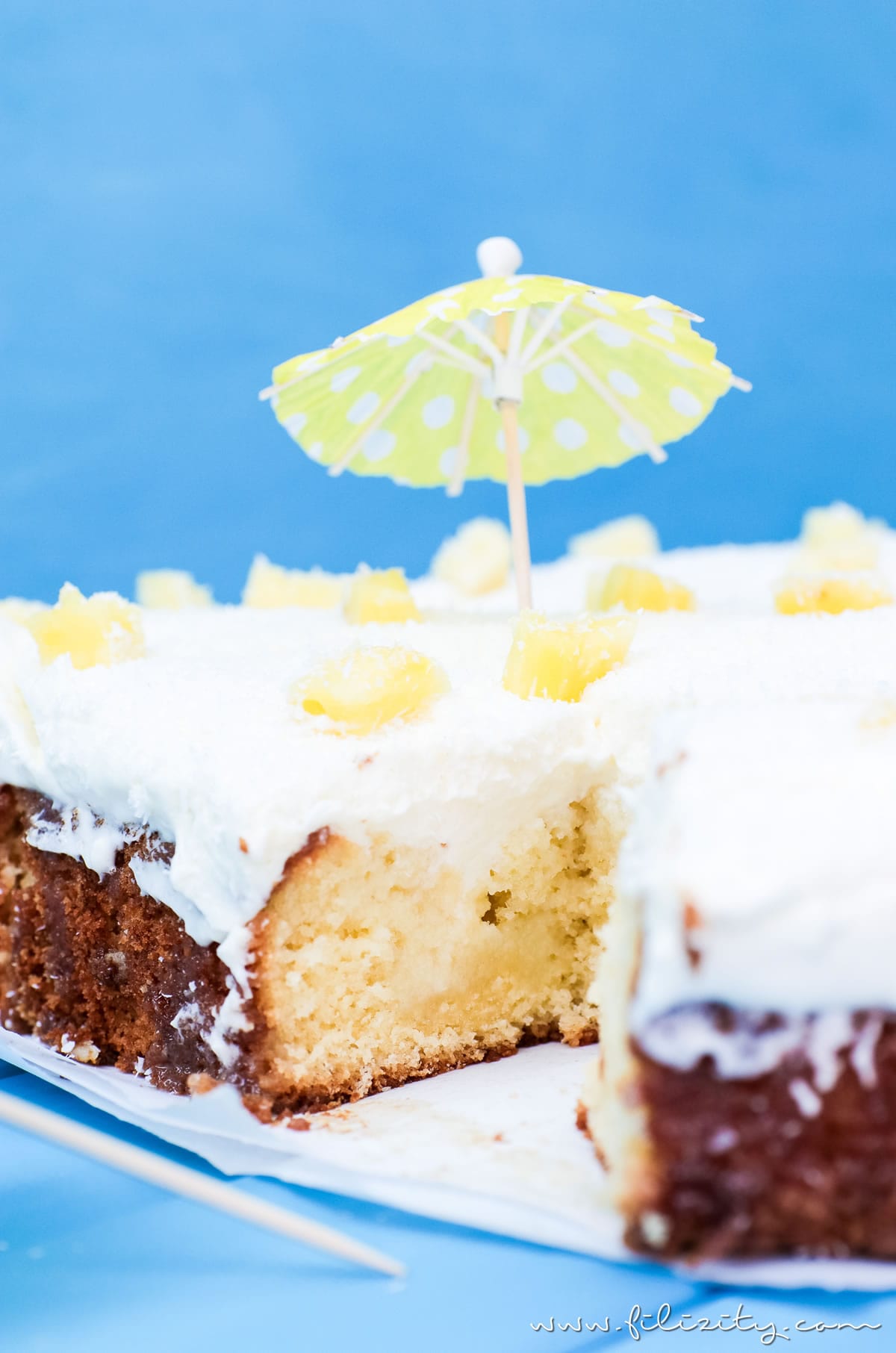 Piña Colada Poke Cake - Vom Cocktail zur Torte | Filizity.com | Food ...