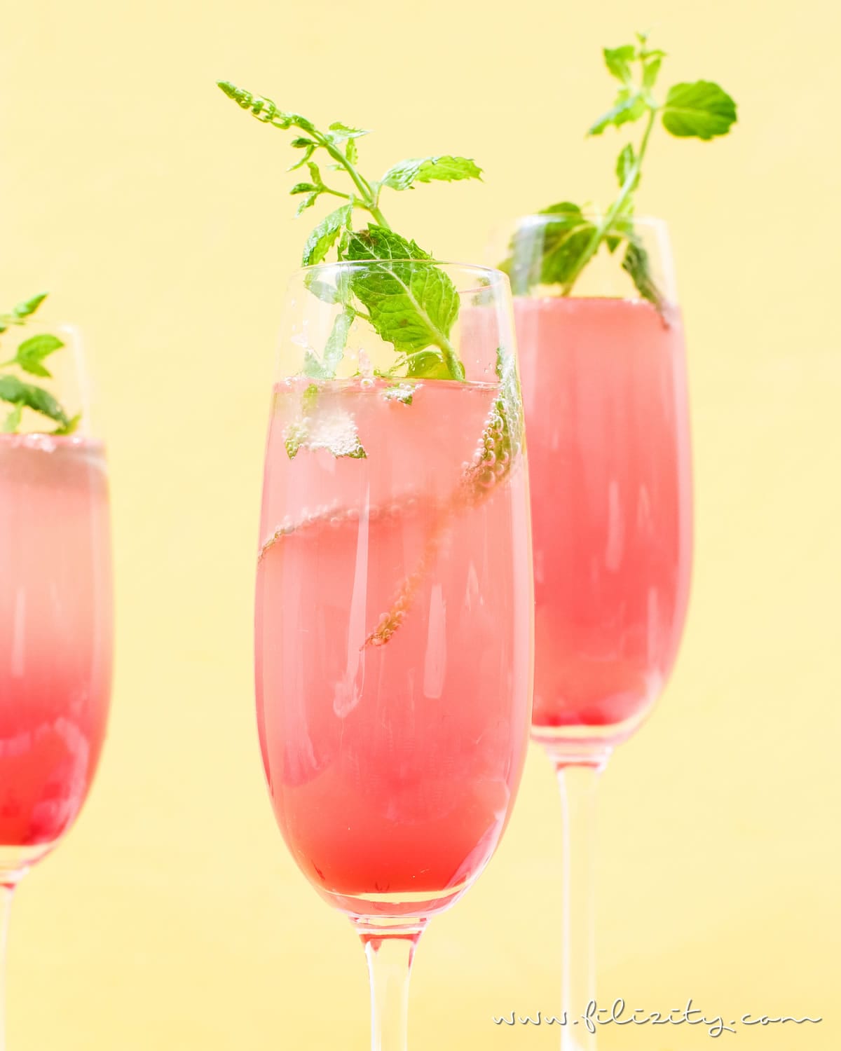 Rezept für einen Grapefruit-Cocktail mit oder ohne Alkohol | Erfrischender Sommer-Drink aus dem Slow Juicer | Filizity.com | Food-Blog aus dem Rheinland #cocktail #mocktail #sommer