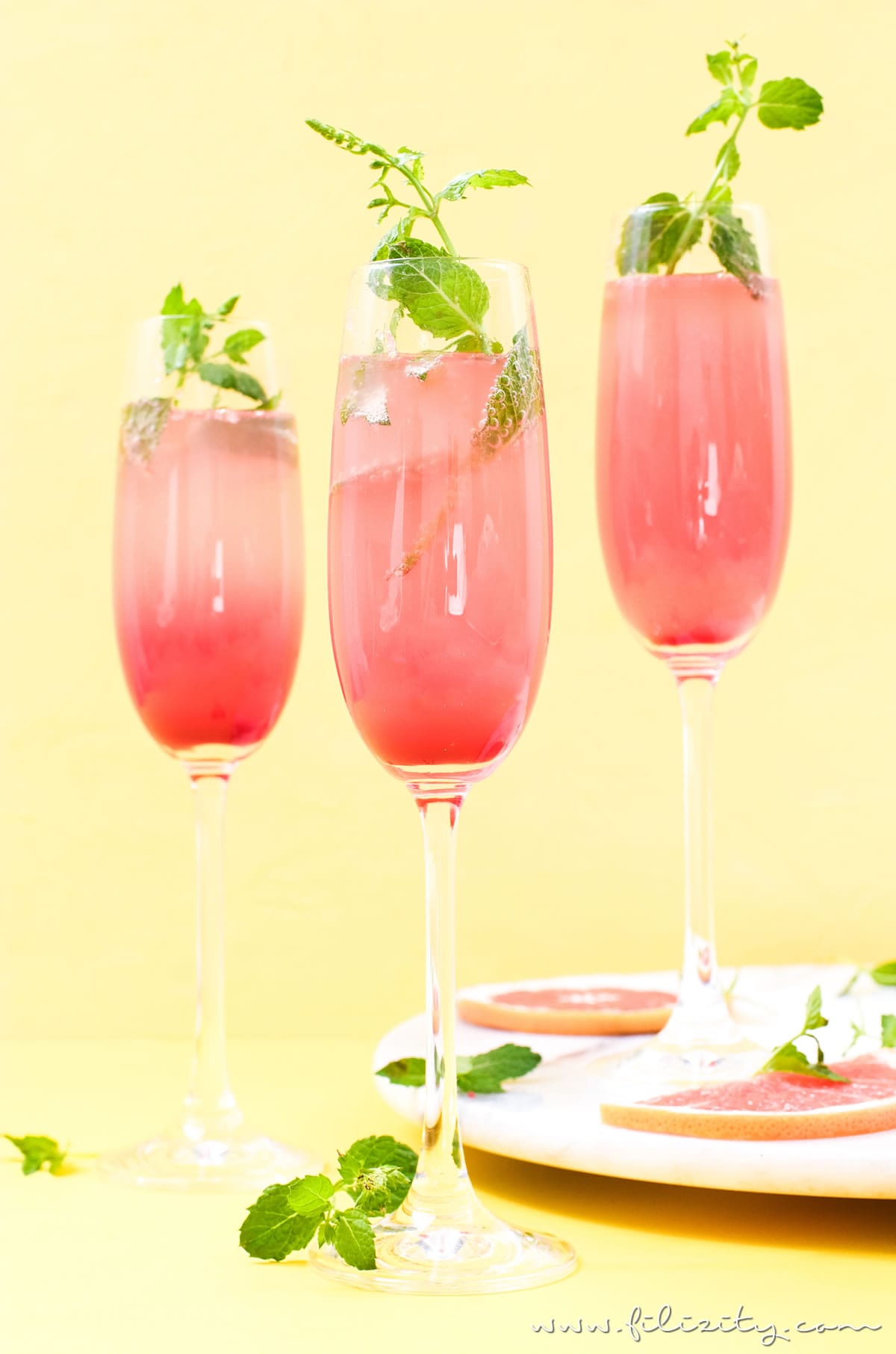 Rezept für einen Grapefruit-Cocktail mit oder ohne Alkohol | Erfrischender Sommer-Drink aus dem Slow Juicer | Filizity.com | Food-Blog aus dem Rheinland #cocktail #mocktail #sommer