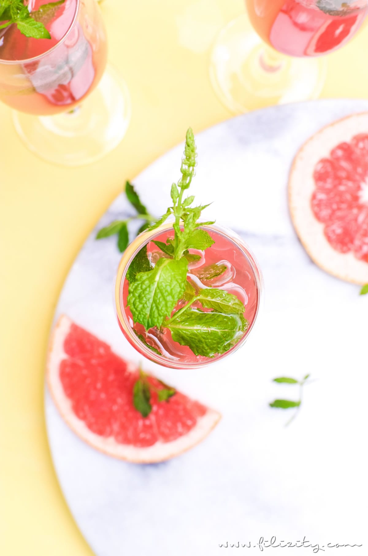 Rezept für einen Grapefruit-Cocktail mit oder ohne Alkohol | Erfrischender Sommer-Drink aus dem Slow Juicer | Filizity.com | Food-Blog aus dem Rheinland #cocktail #mocktail #sommer
