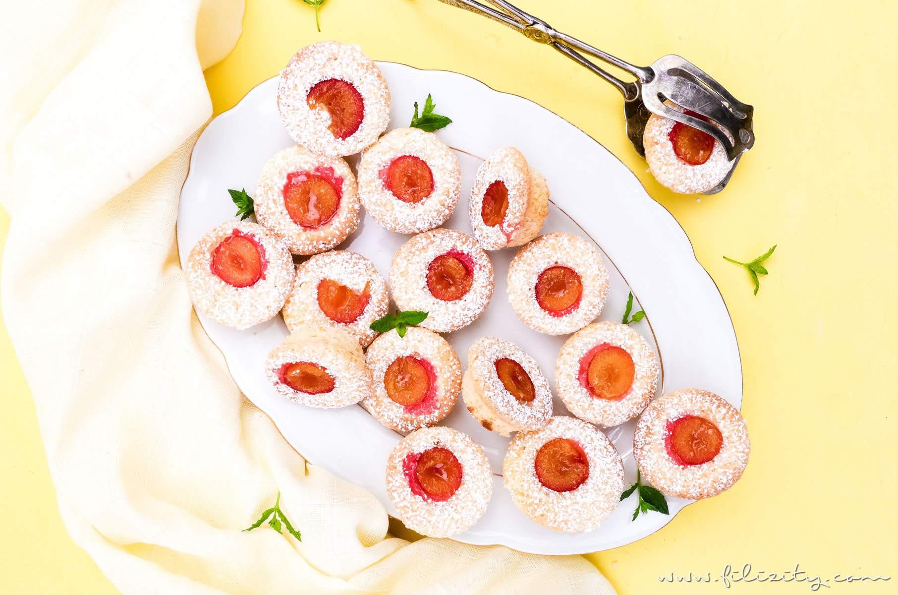 Saftige Mini Kirschpflaumen-Muffins mit Kokos