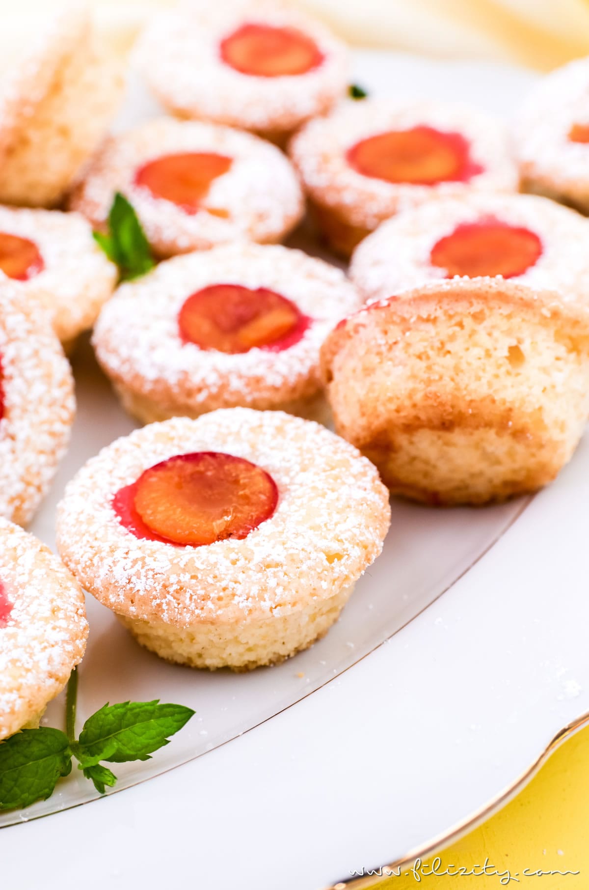 Einfaches Rezept für Kirschpflaumen-Muffins mit Kokos | Auch mit Mirabellen oder als Blechkuchen backen | Filizity.com | Food-Blog aus dem Rheinland #kirschpflaumen #sommer #mirabellen