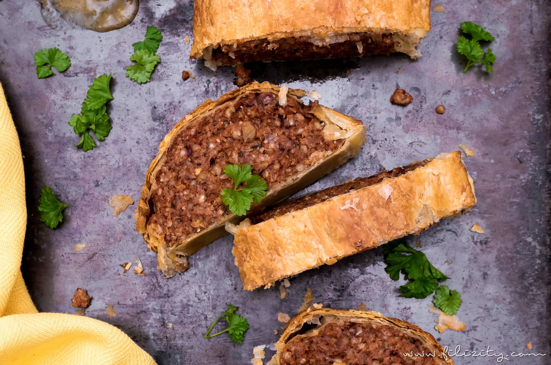 Leckerer veganer Hackbraten im Blätterteig-Mantel ganz ...