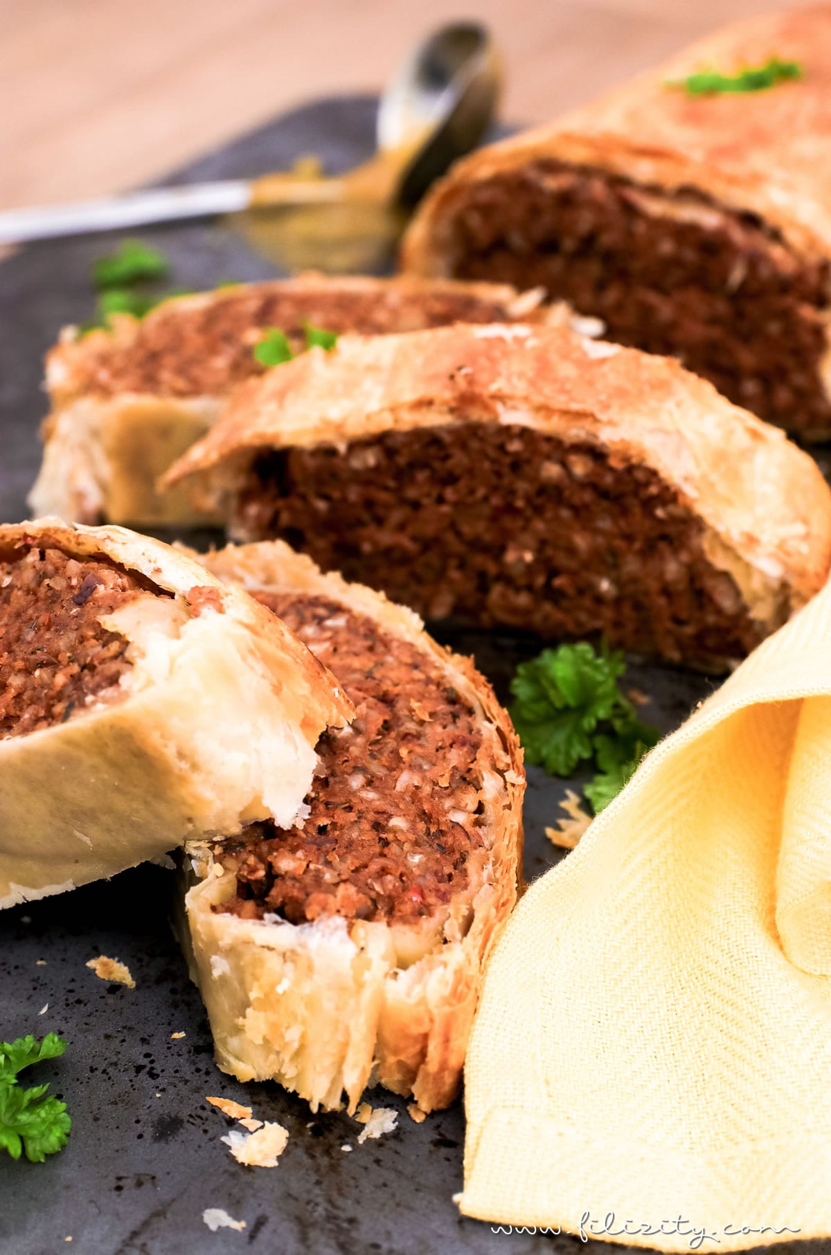 Veganer Hackbraten in Blätterteig - Rezept ohne Fleisch-Ersatzprodukte ...