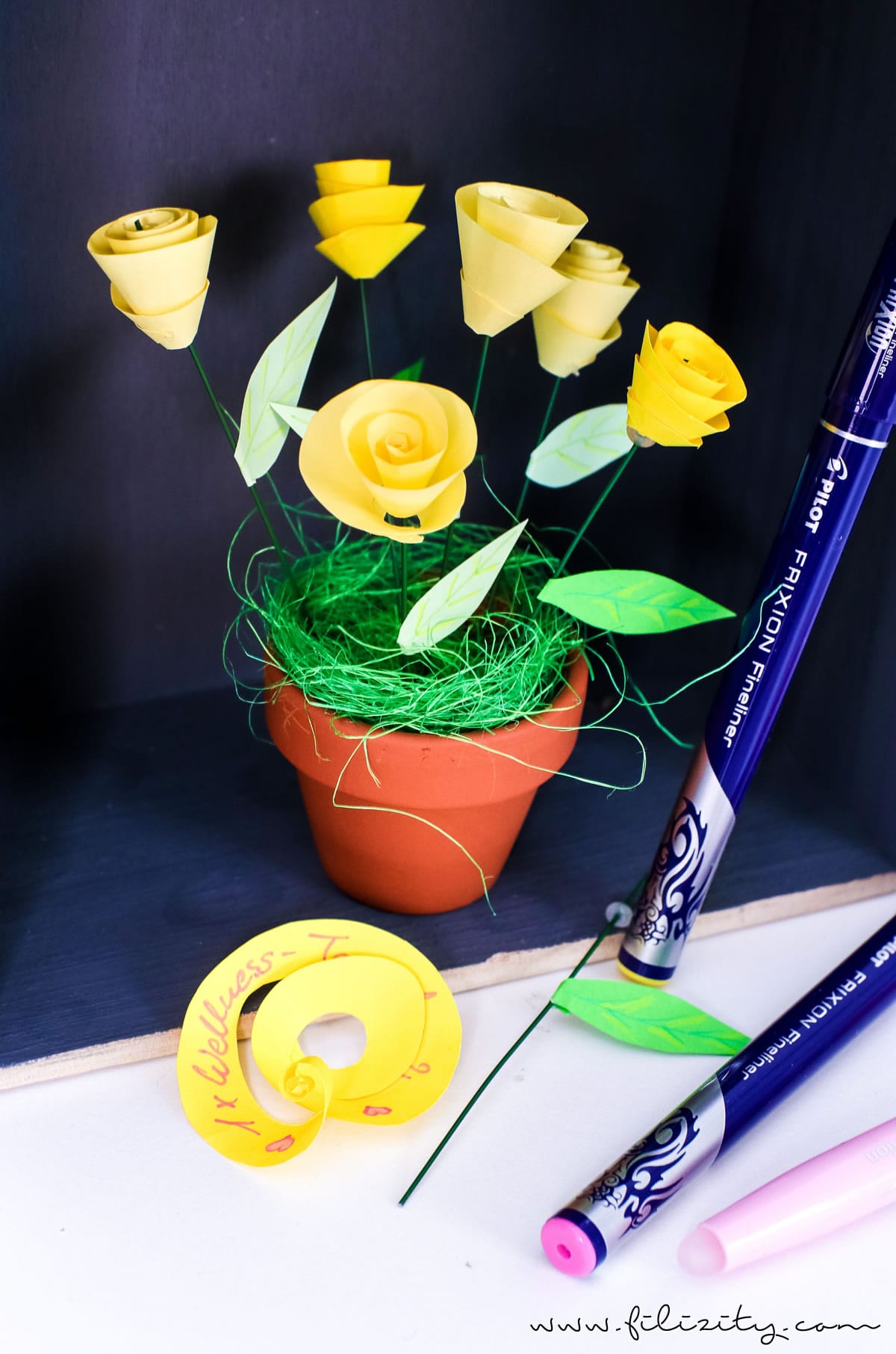 DIY Last Minute Muttertagsgeschenk Gutschein-Blumen basteln | Filizity.com - DIY-Blog aus dem Rheinland #muttertag #geschenkidee #gutschein #origami