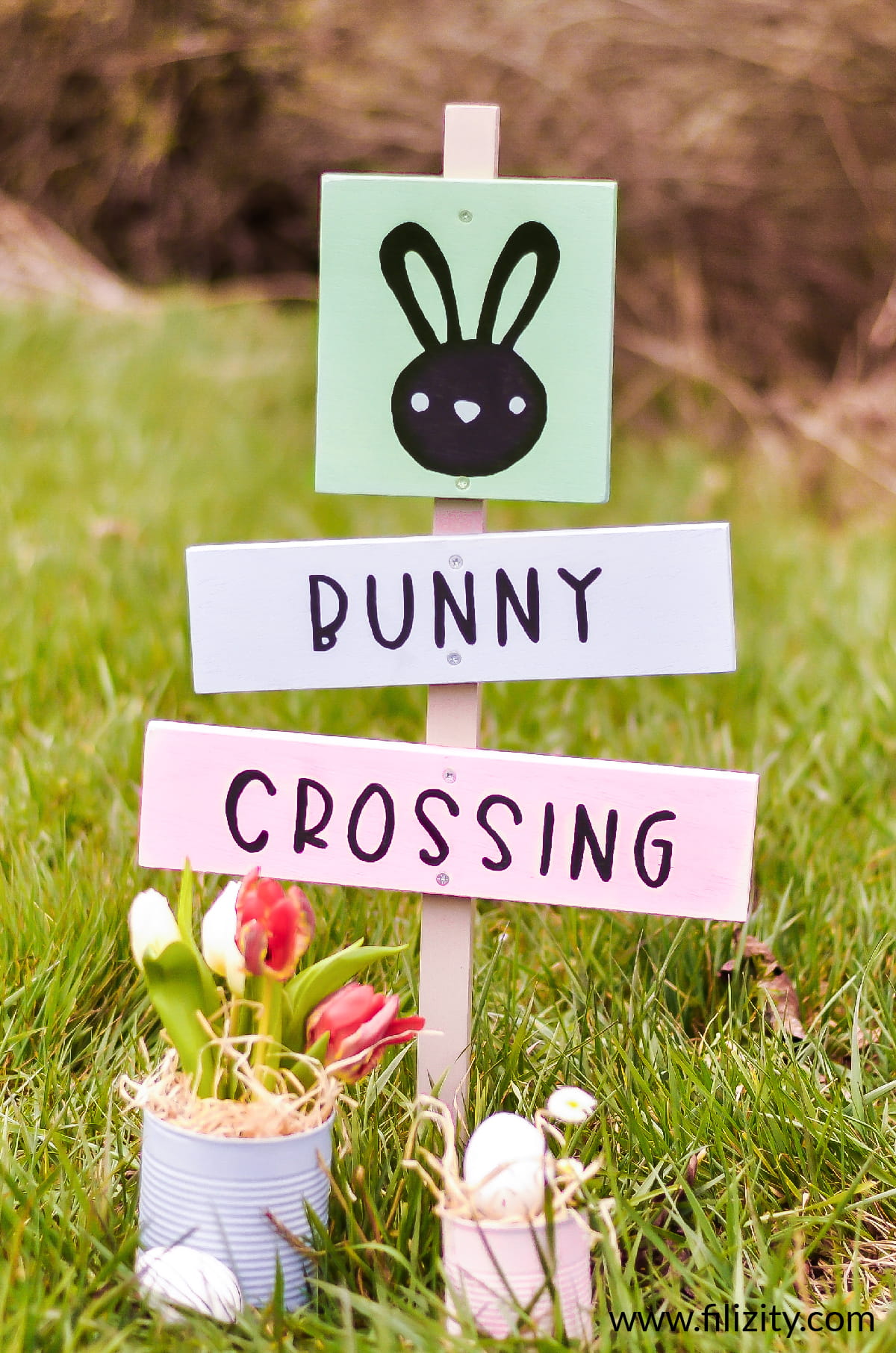 Osterdeko selber machen: DIY Gartenschild "Bunny Crossing" | Filizity. Kreativmagazin & DIY Blog