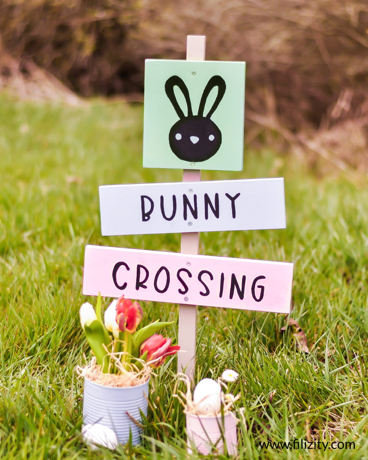 Osterdeko selber machen: DIY Gartenschild "Bunny Crossing" | Filizity. Kreativmagazin & DIY Blog